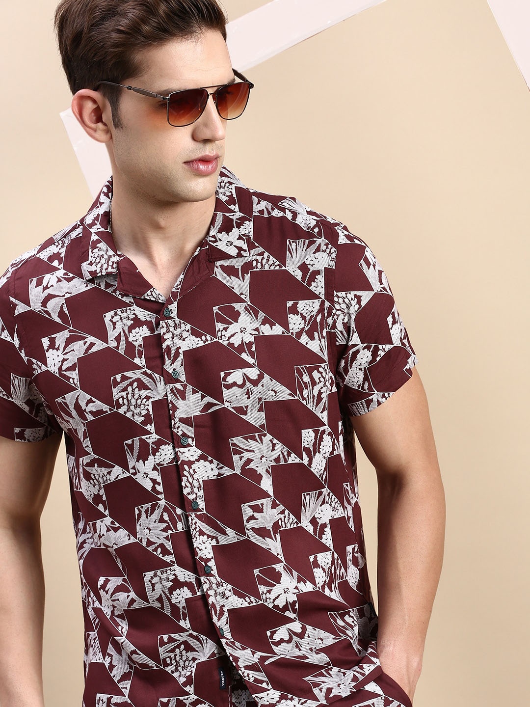 

SHOWOFF Printed Slim Fit Shirt With Shorts, Burgundy