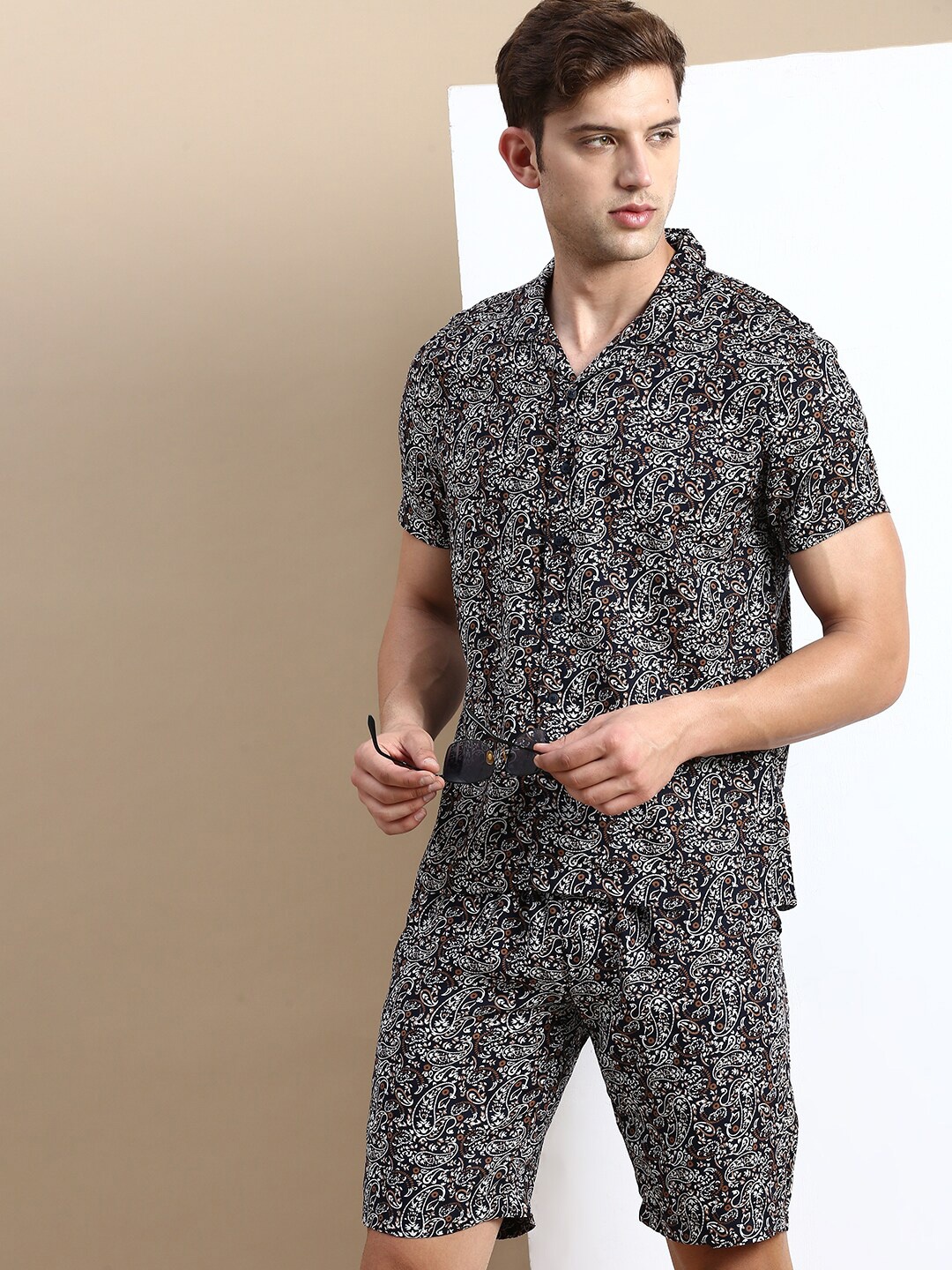 

SHOWOFF Printed Shirt With Shorts, Black