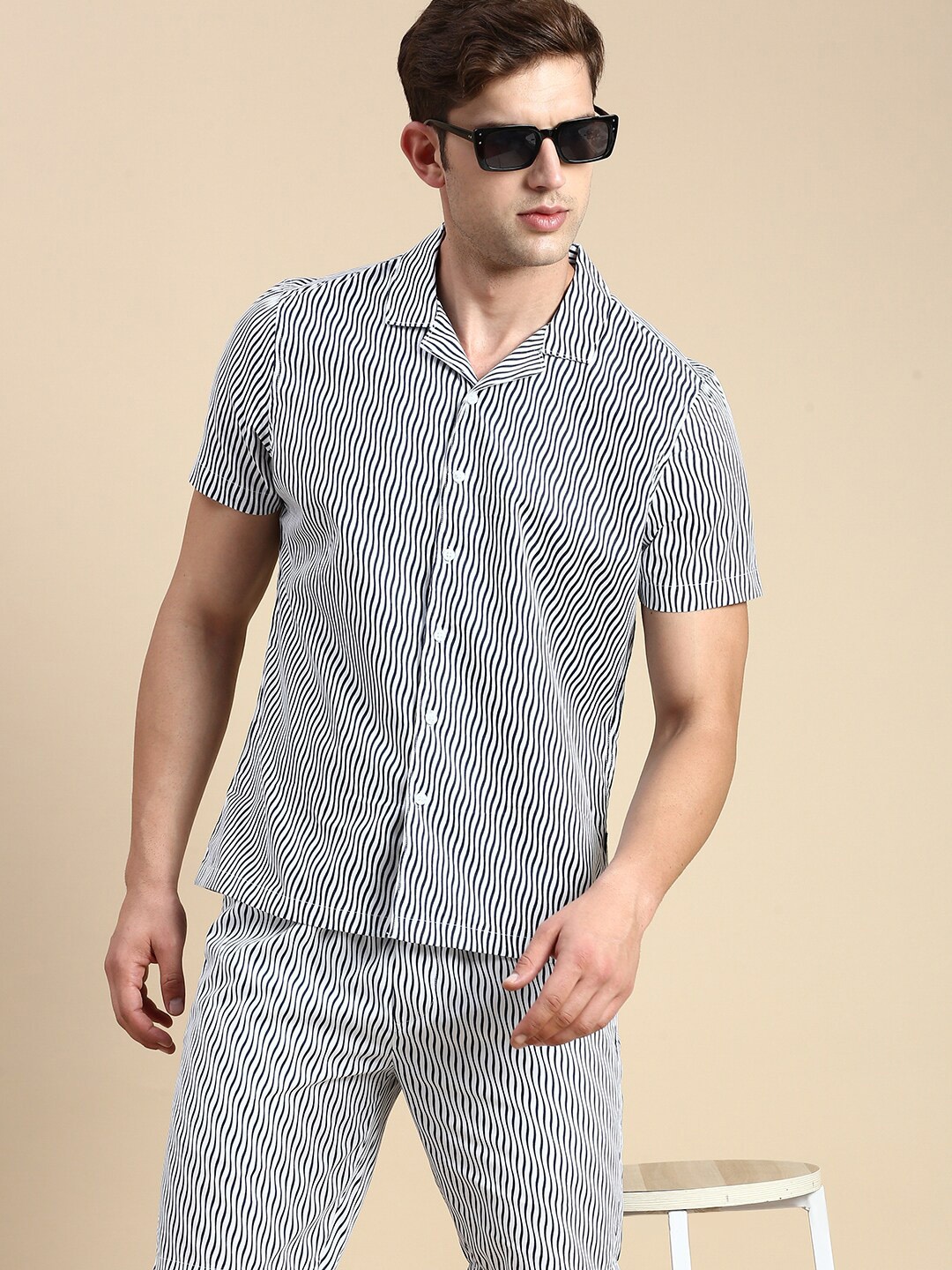 

SHOWOFF Stripes Printed Shirt With Shorts Co-Ords, Off white