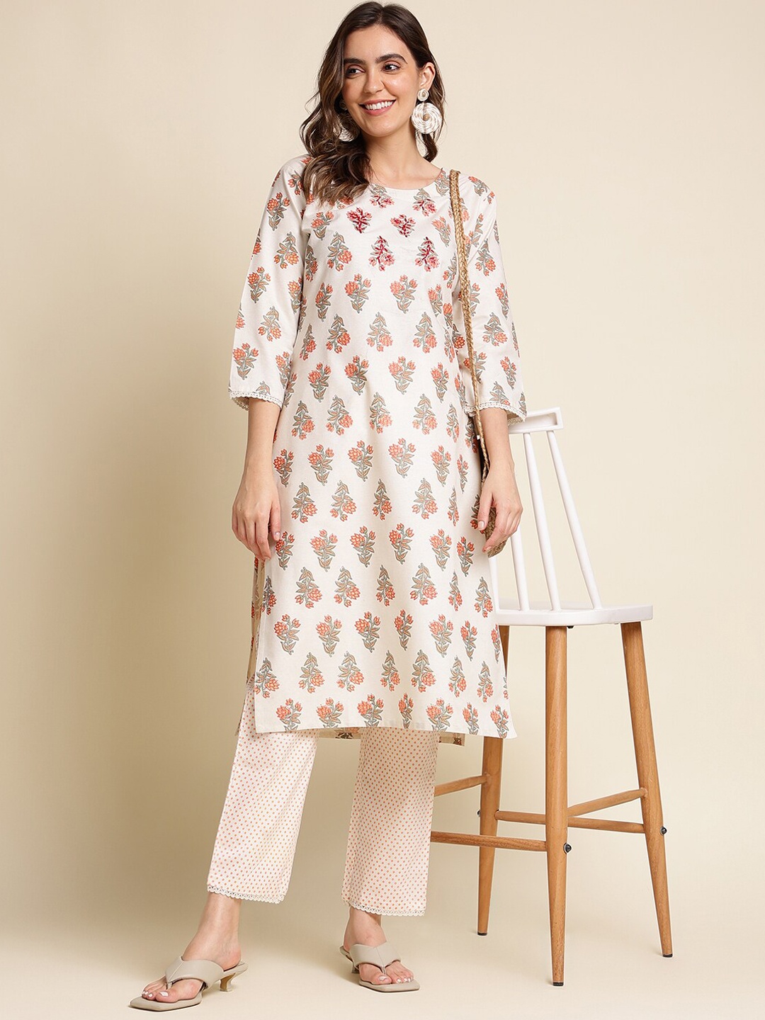 

Ishin White Floral Printed Regular Kurta with Trousers
