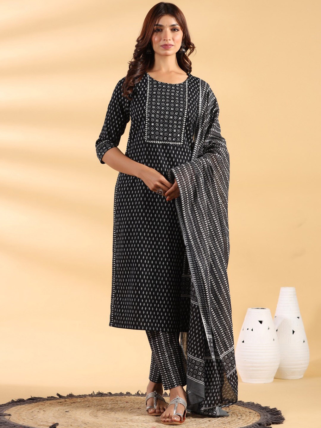 

Ittarr Printed Regular Pure Cotton Kurta with Trousers & With Dupatta, Black