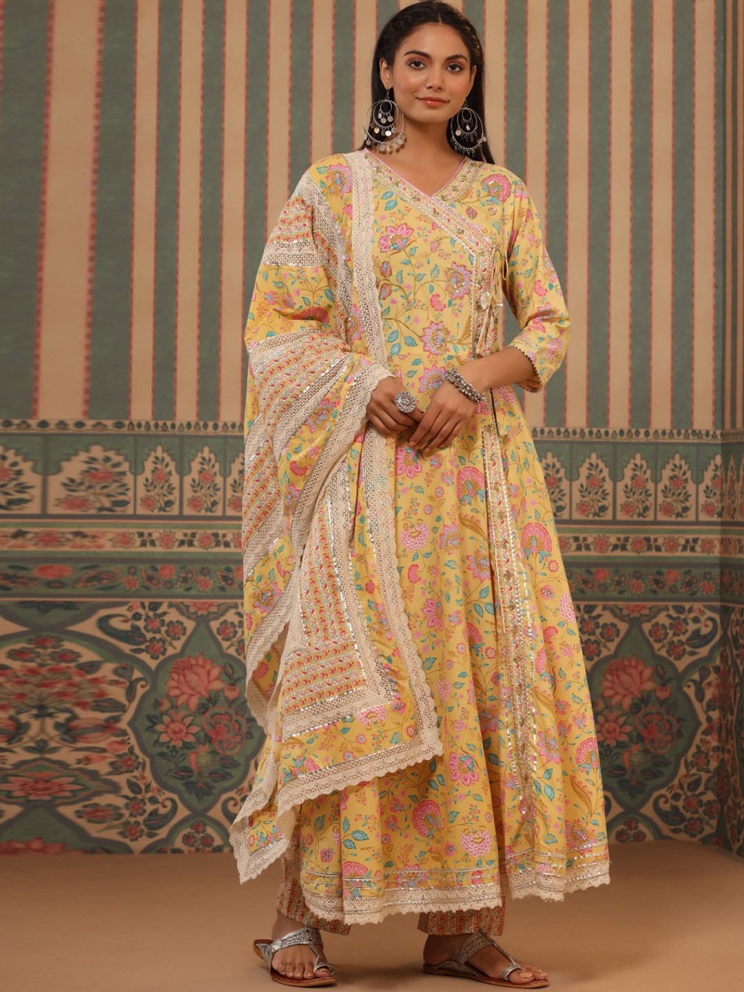 

Ittarr Floral Printed Angrakha Pure Cotton Kurta with Trousers & Dupatta, Yellow