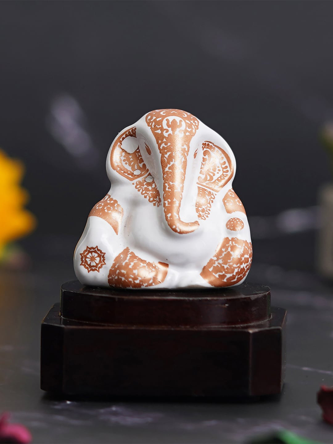 

eCraftIndia White & Black Ganesha Idol Showpieces