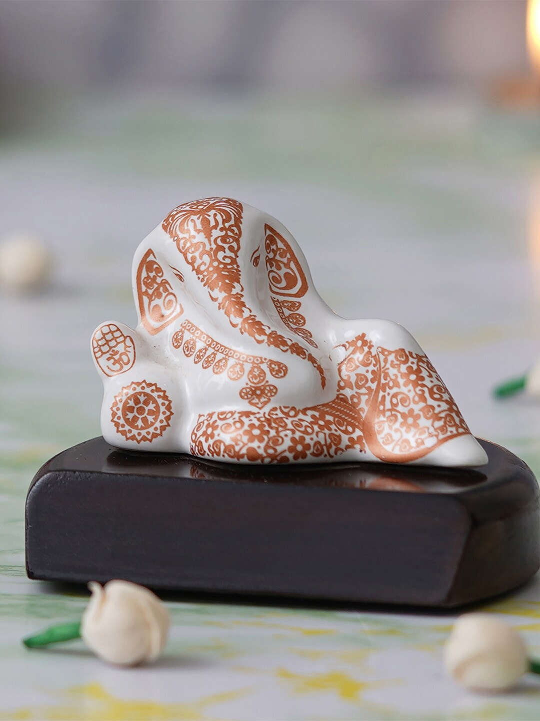 

eCraftIndia White & Orange Colored Lord Ganesha Statue Idol Showpiece