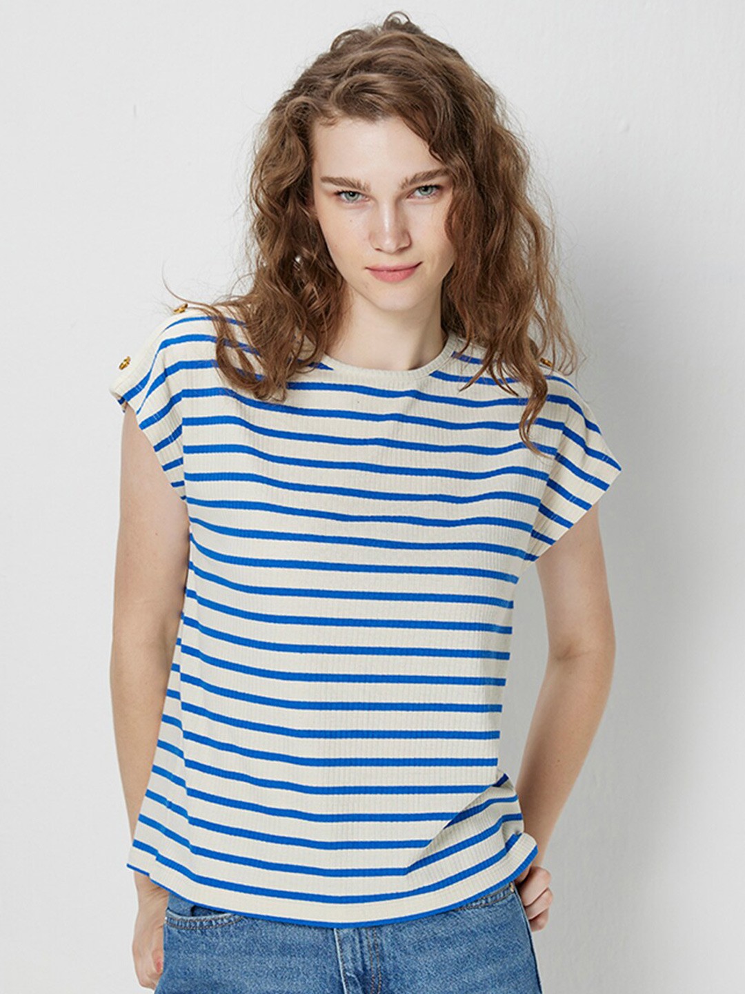 

COVER STORY Striped Round Neck Extended Sleeve T-shirt, White
