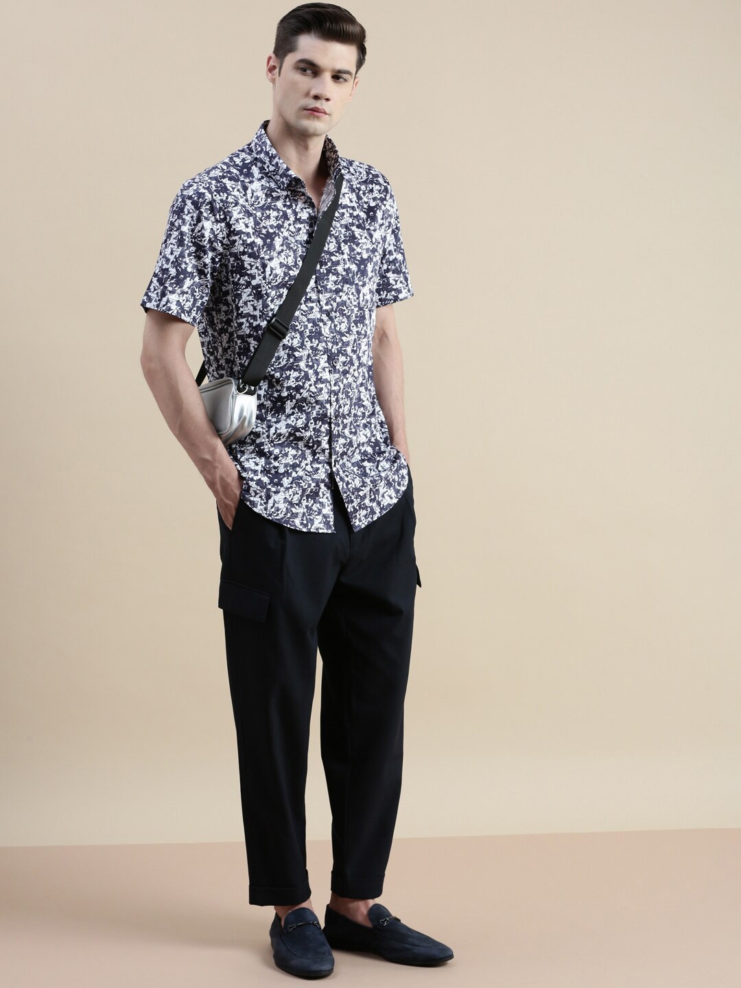 

INVICTUS Abstract Printed Comfort Slim Fit Cotton Casual Shirt, Black