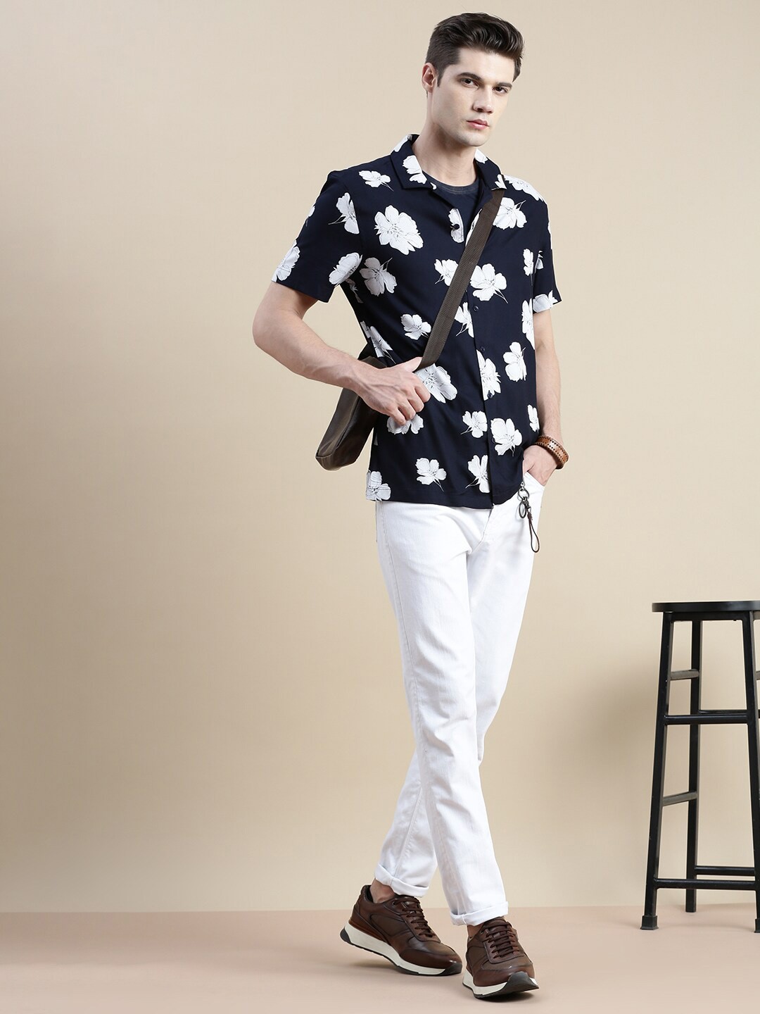 

INVICTUS Comfort Slim Fit Floral Printed Casual Shirt, Navy blue