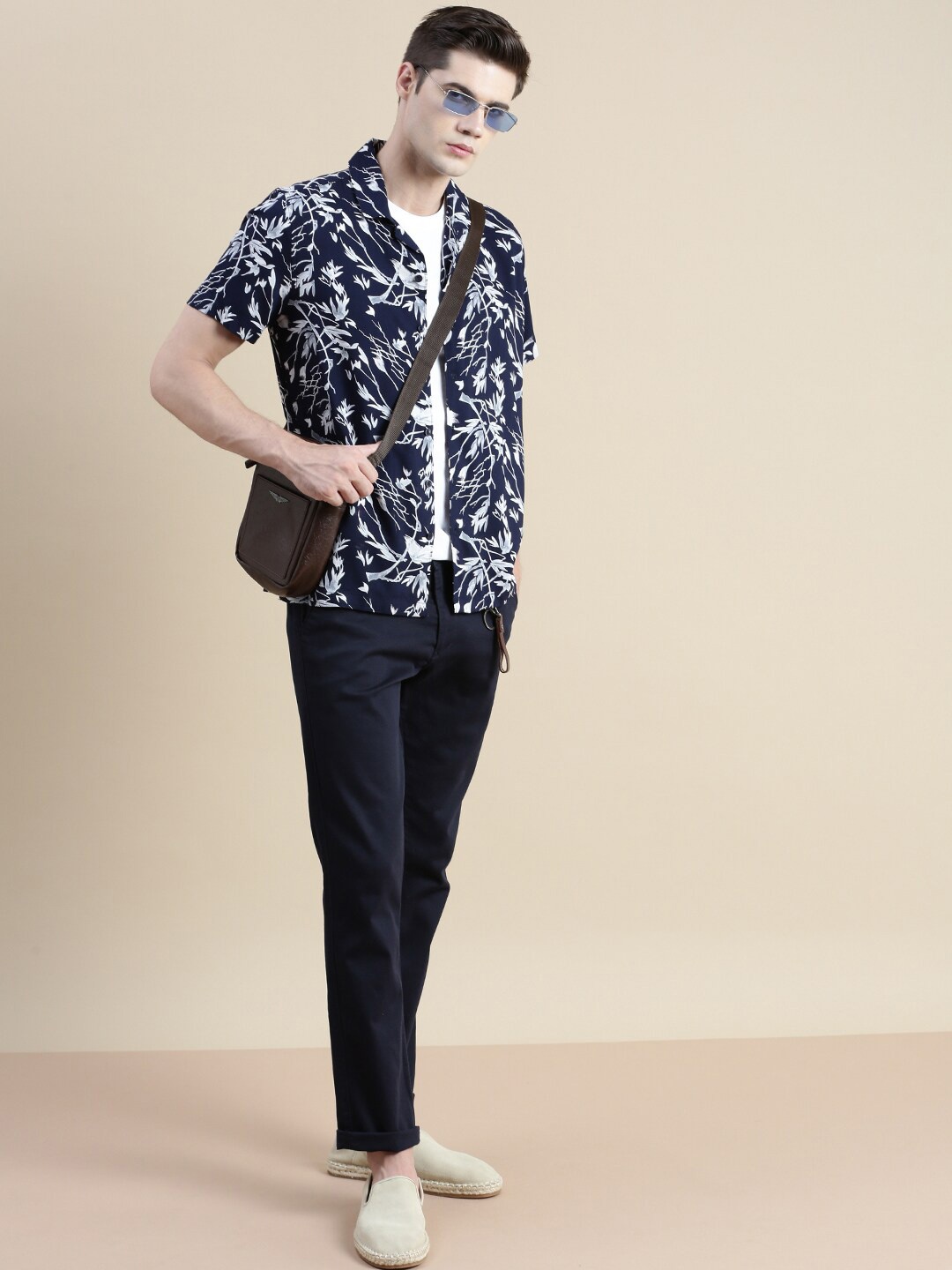 

INVICTUS Printed Comfort Slim Fit Floral Opaque Casual Shirt, Navy blue