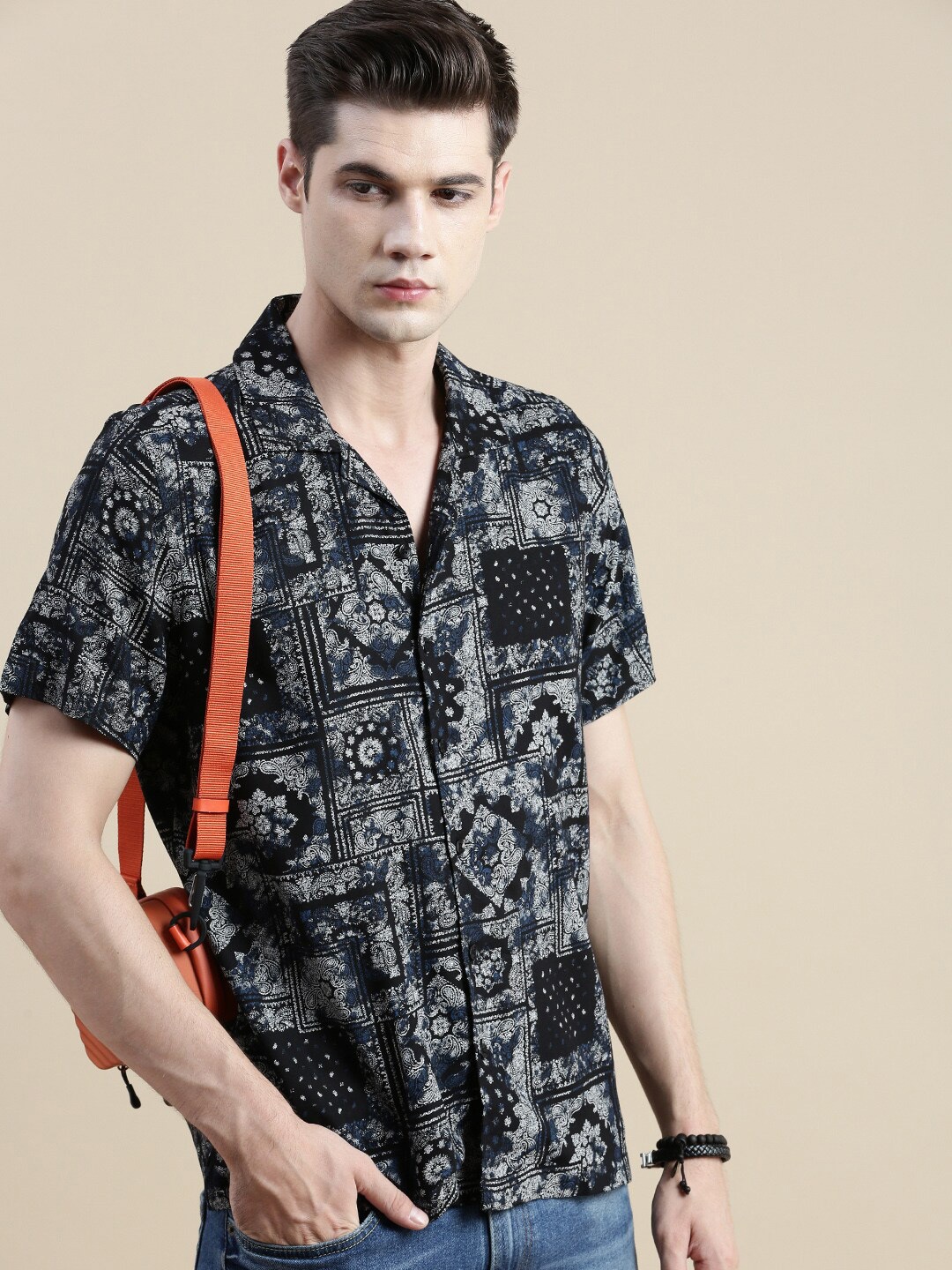 

INVICTUS Ethnic Motifs Printed Comfort Slim Fit Casual Shirt, Black