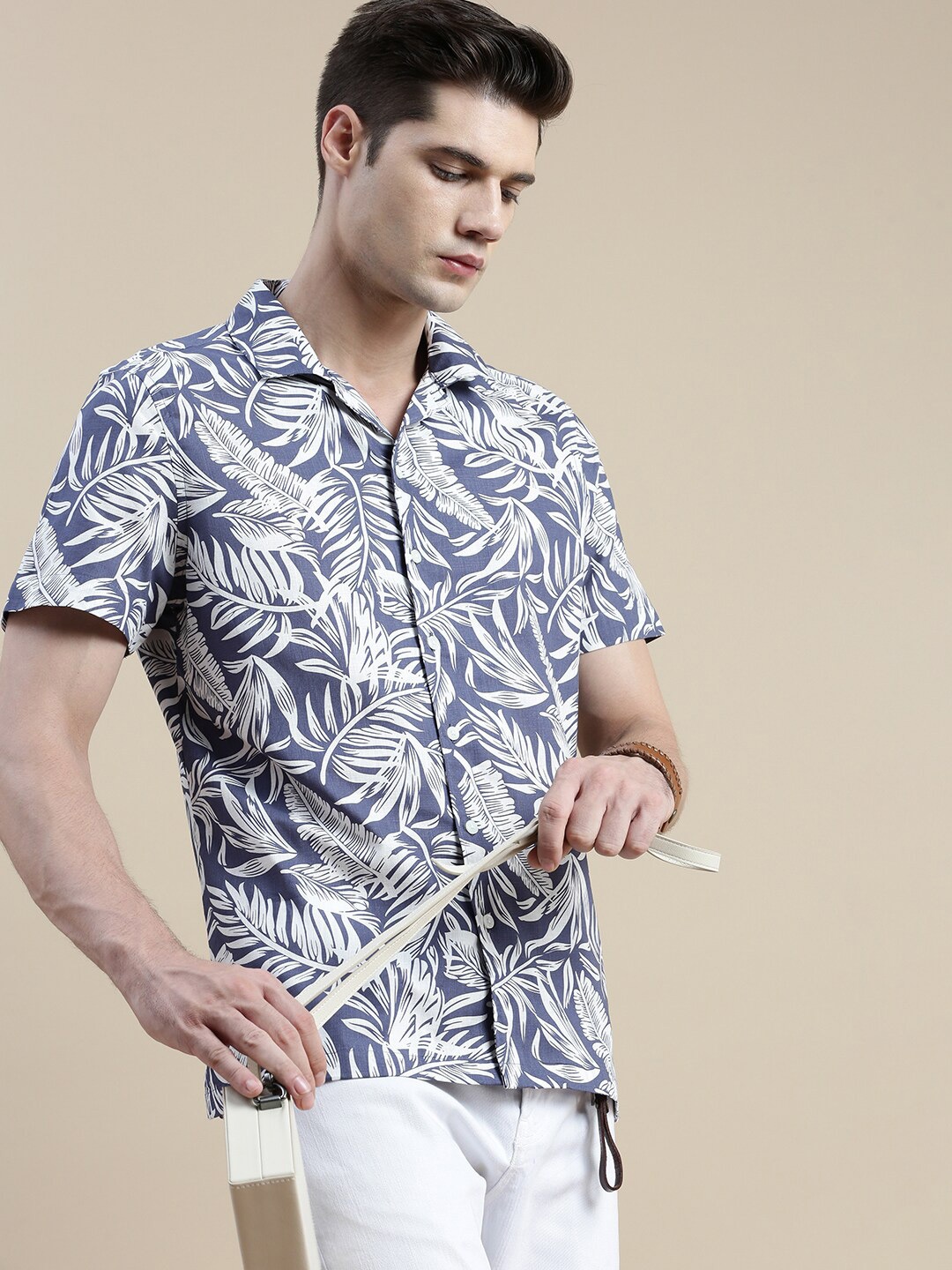 

INVICTUS Men Comfort Slim Fit Floral Printed Cotton Casual Shirt, Navy blue
