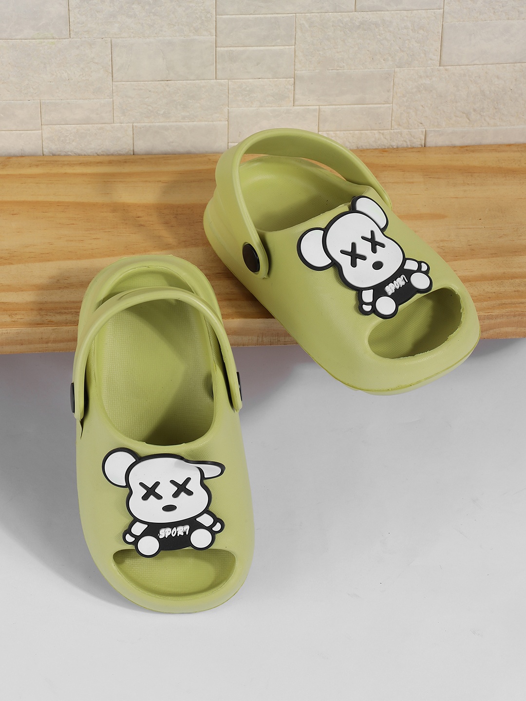 

Jazzy Juniors Kids Self Design Clogs, Green