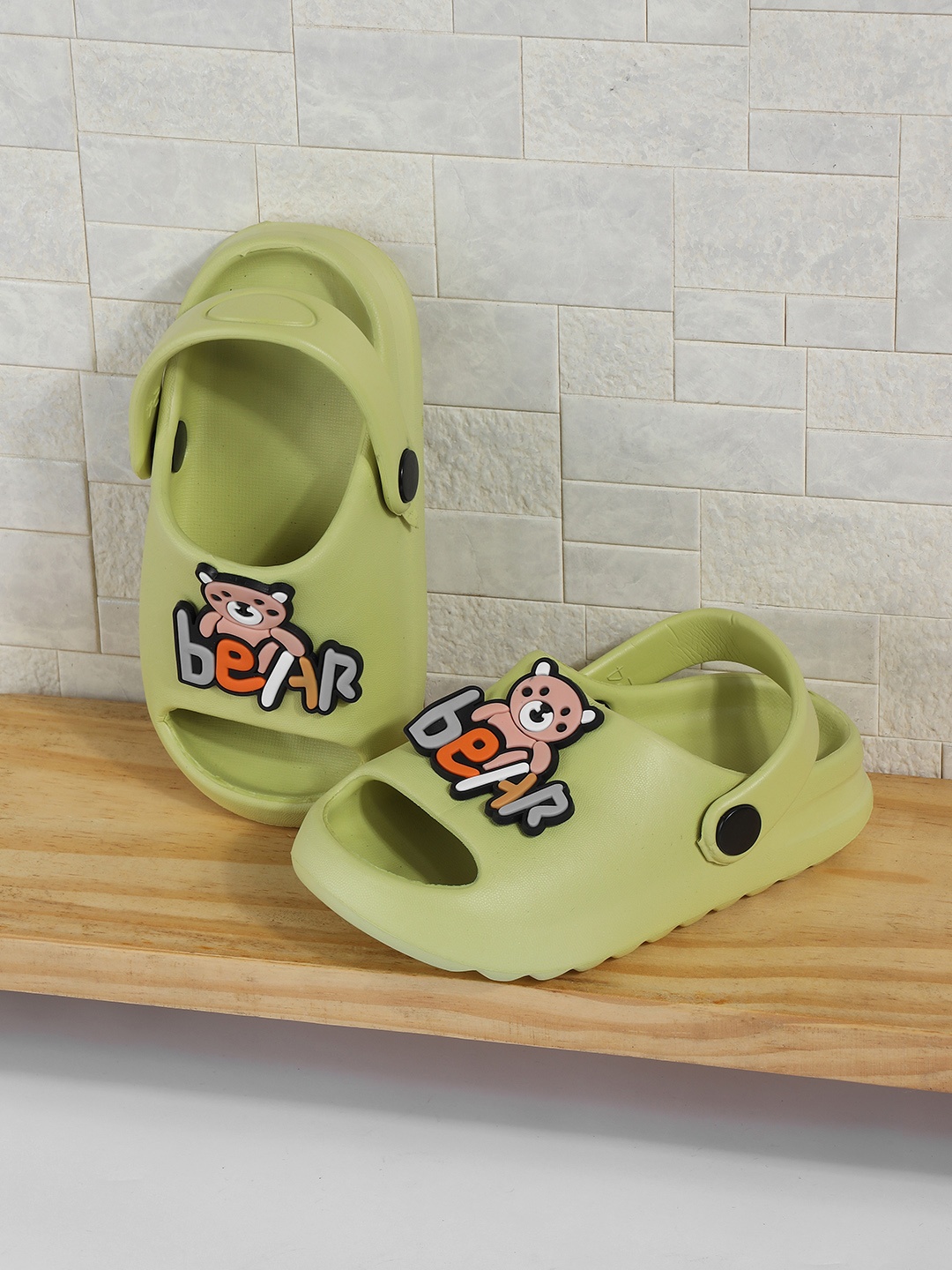 

Jazzy Juniors Kids Applique Embellished Clogs, Green