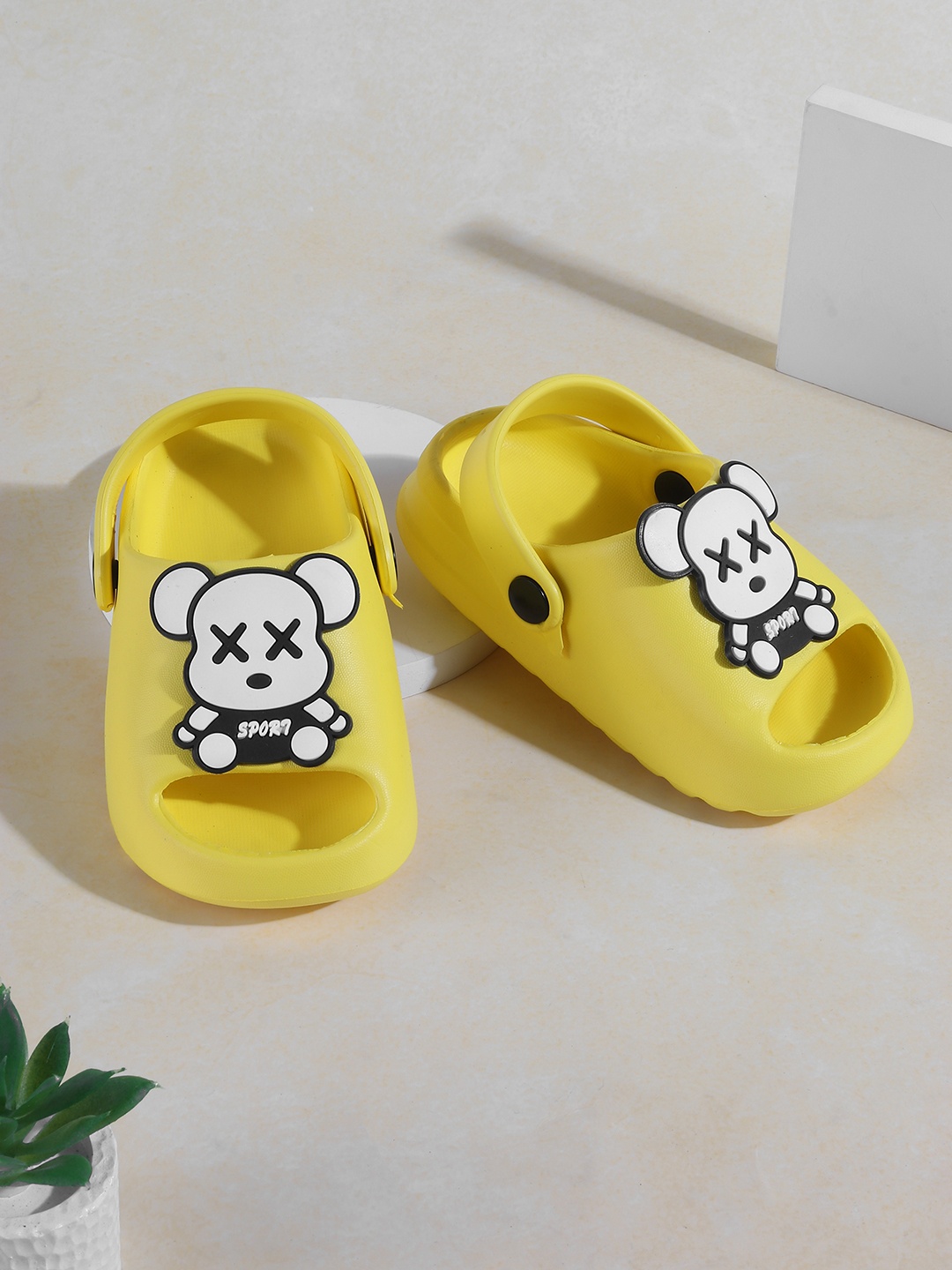 

Jazzy Juniors Kids Applique Embellished Clogs, Yellow