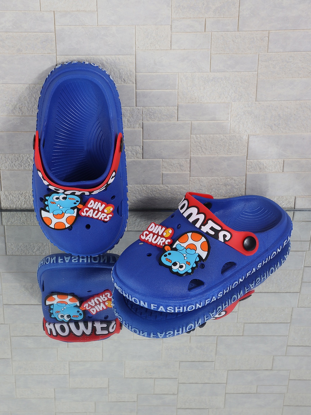 

Jazzy Juniors Kids Applique Detail Clogs, Blue