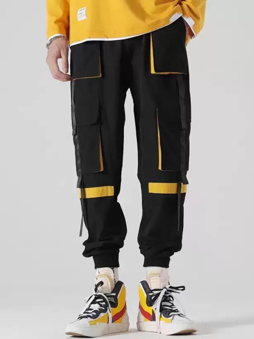 

PLUS 91 Men Jogger Fit Mid-Rise Stretchable Cargo Trousers, Black