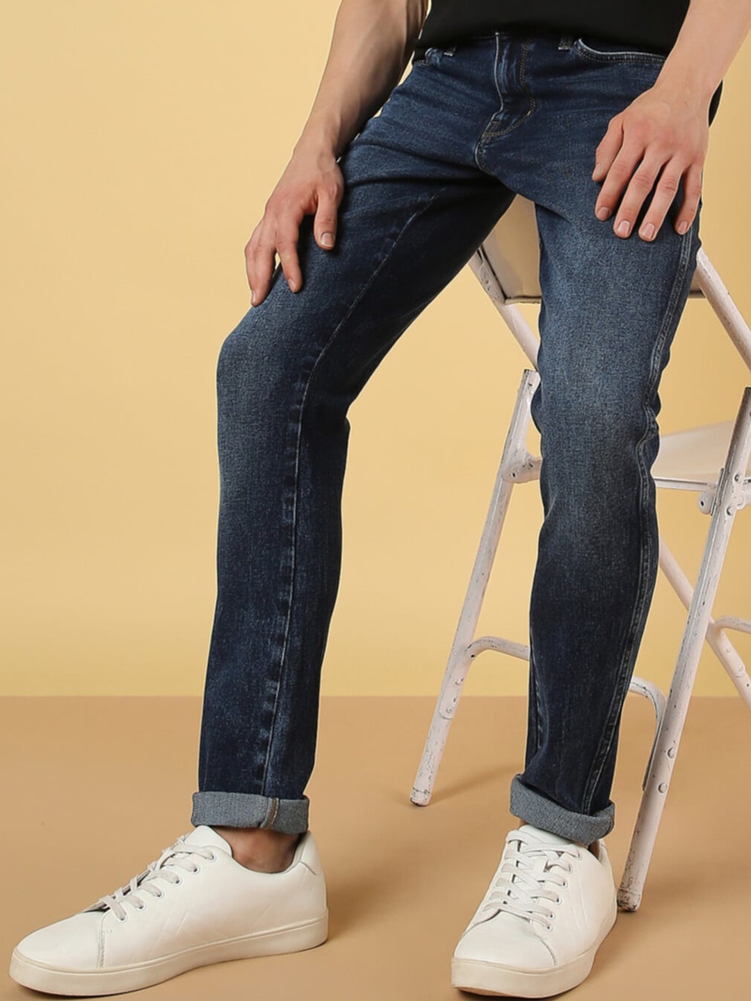 

Wrangler Men Vegas Skinny Fit Low-Rise Light Fade Stretchable Jeans, Blue