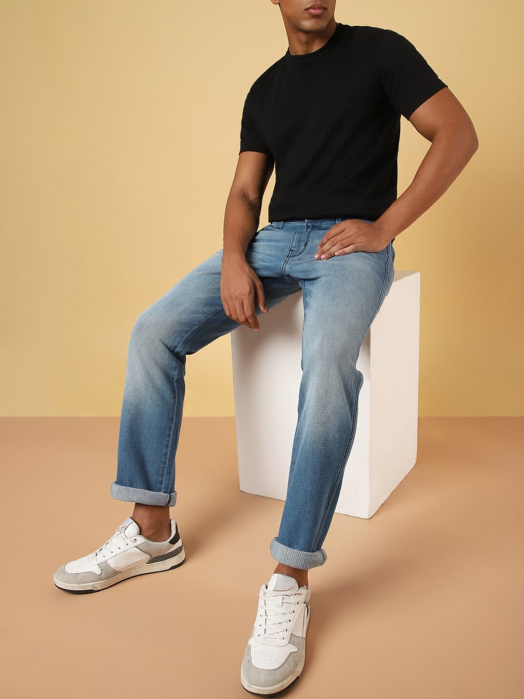 

Wrangler Men Millard Straight Fit Light Fade Whiskers Cotton Jeans, Blue