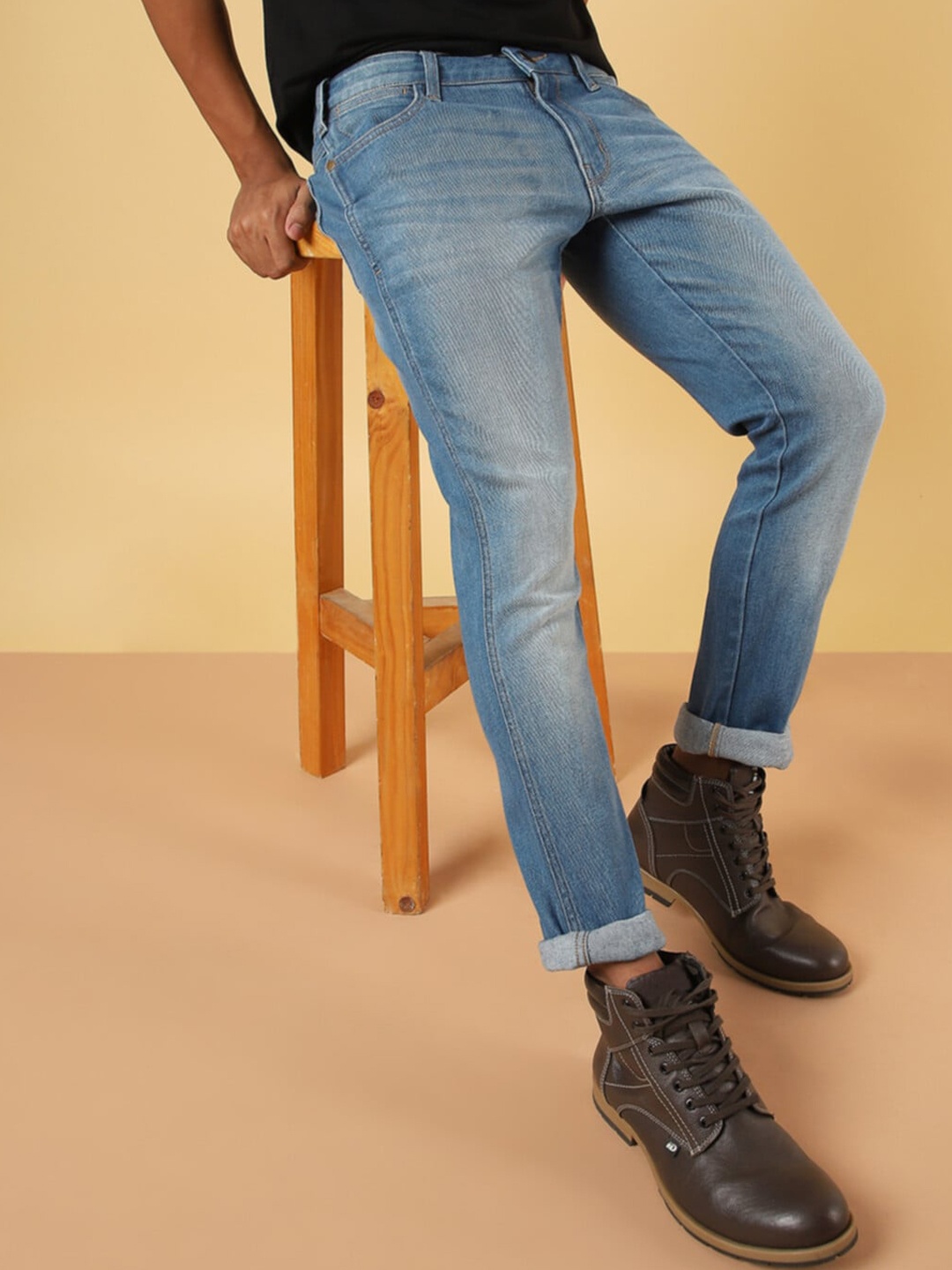 

Wrangler Men Skanders Slim Fit Low-Rise Light Fade Stretchable Jeans, Blue
