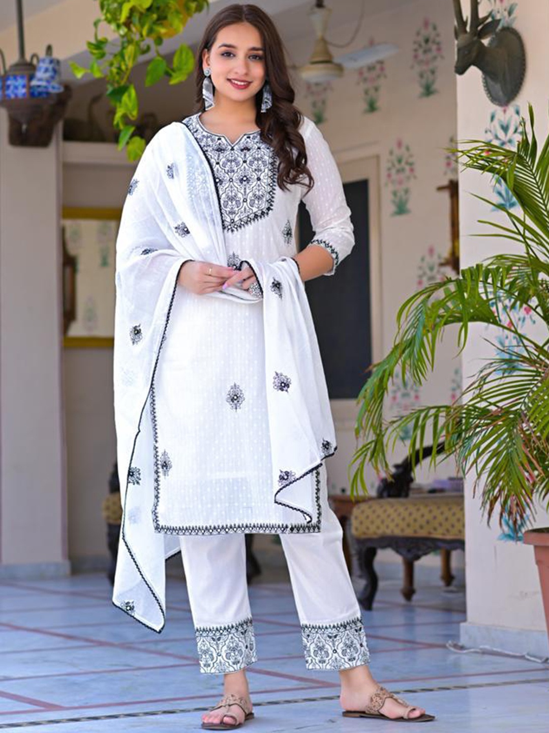 

Ittarr Women White & Blue Floral Embroidered Pure Cotton Kurta With Trousers & Dupatta