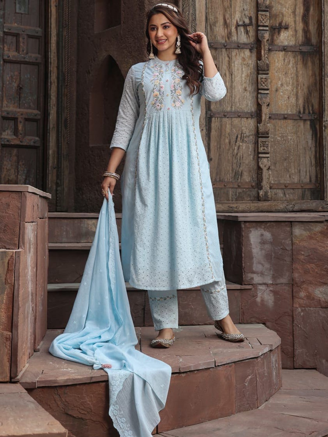 

Ittarr Floral Embroidered Regular Pure Cotton Kurta with Trousers & With Dupatta, Blue