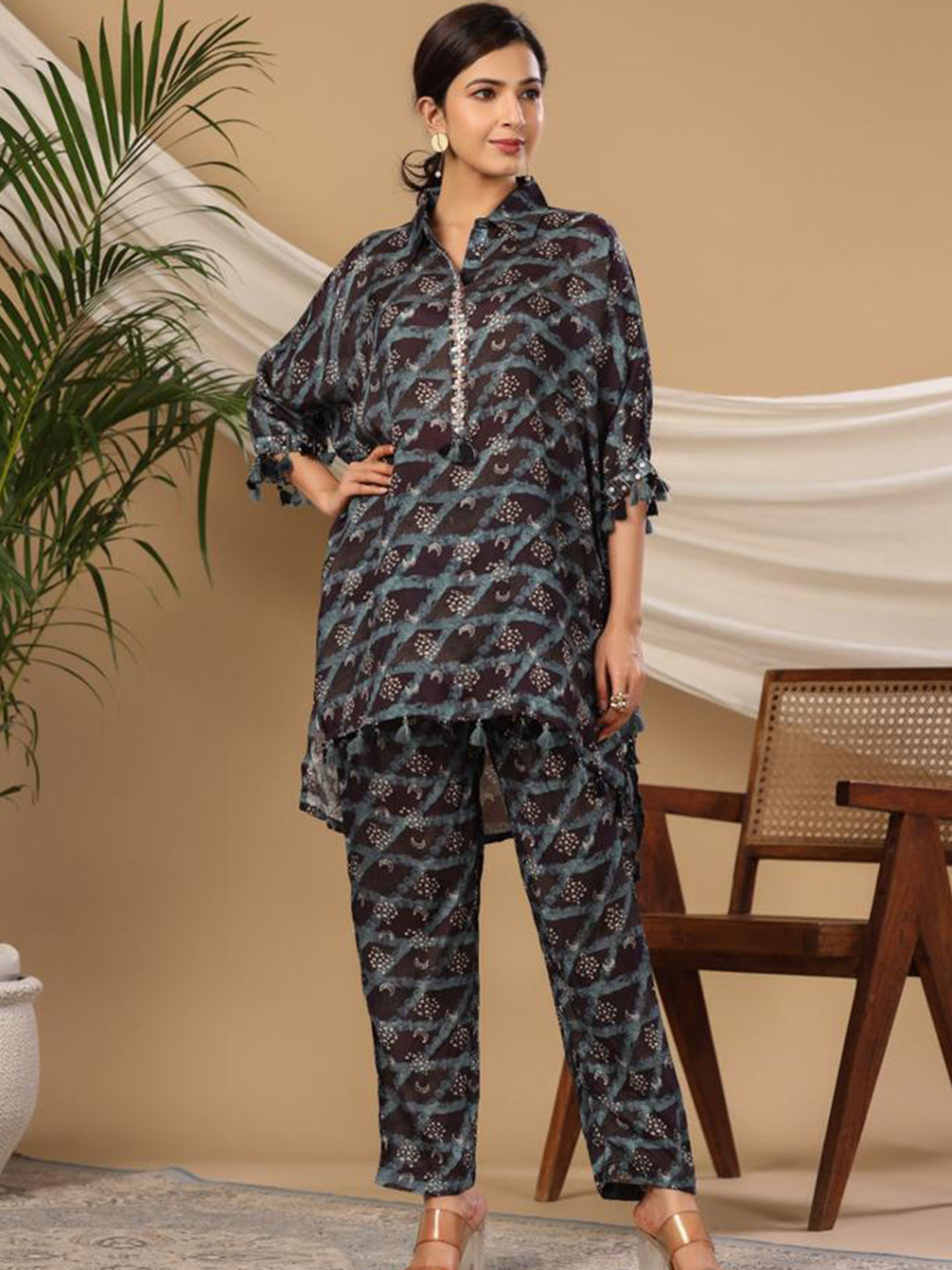 

Ittarr Women Printed Tunic with Palazzos, Navy blue