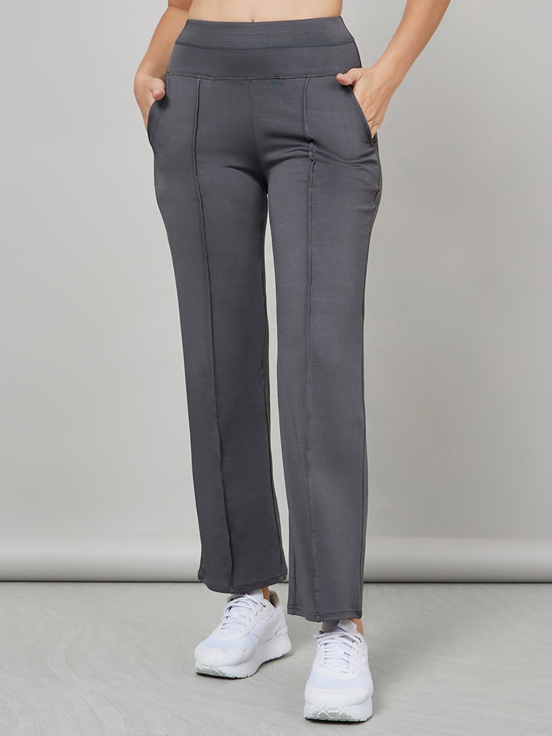 

Styli Women Mid-Rise Track Pant, Grey