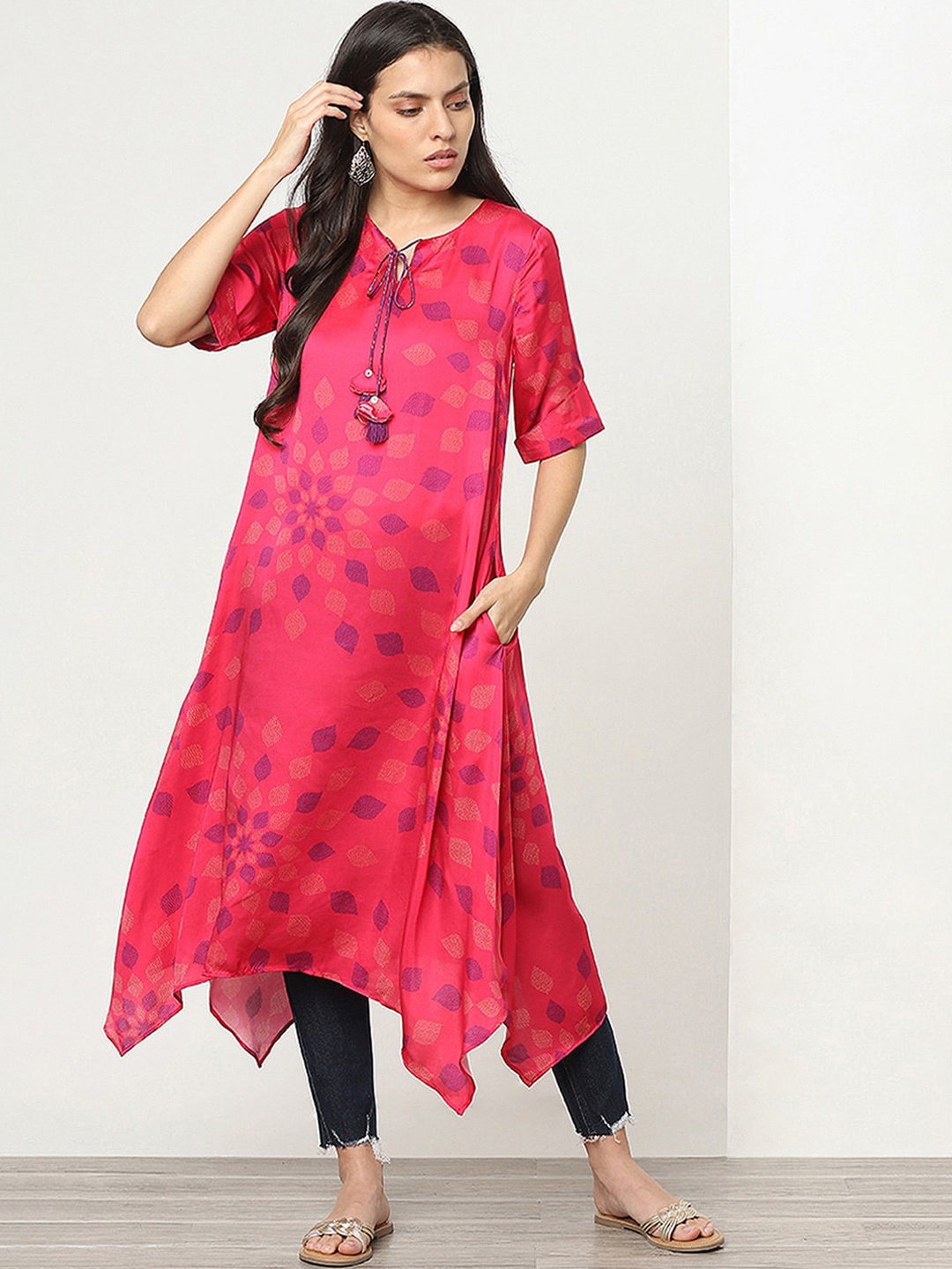 

Marigold Lane Floral Printed Tie-Up Neck Roll-Up Sleeves Kurta, Fuchsia