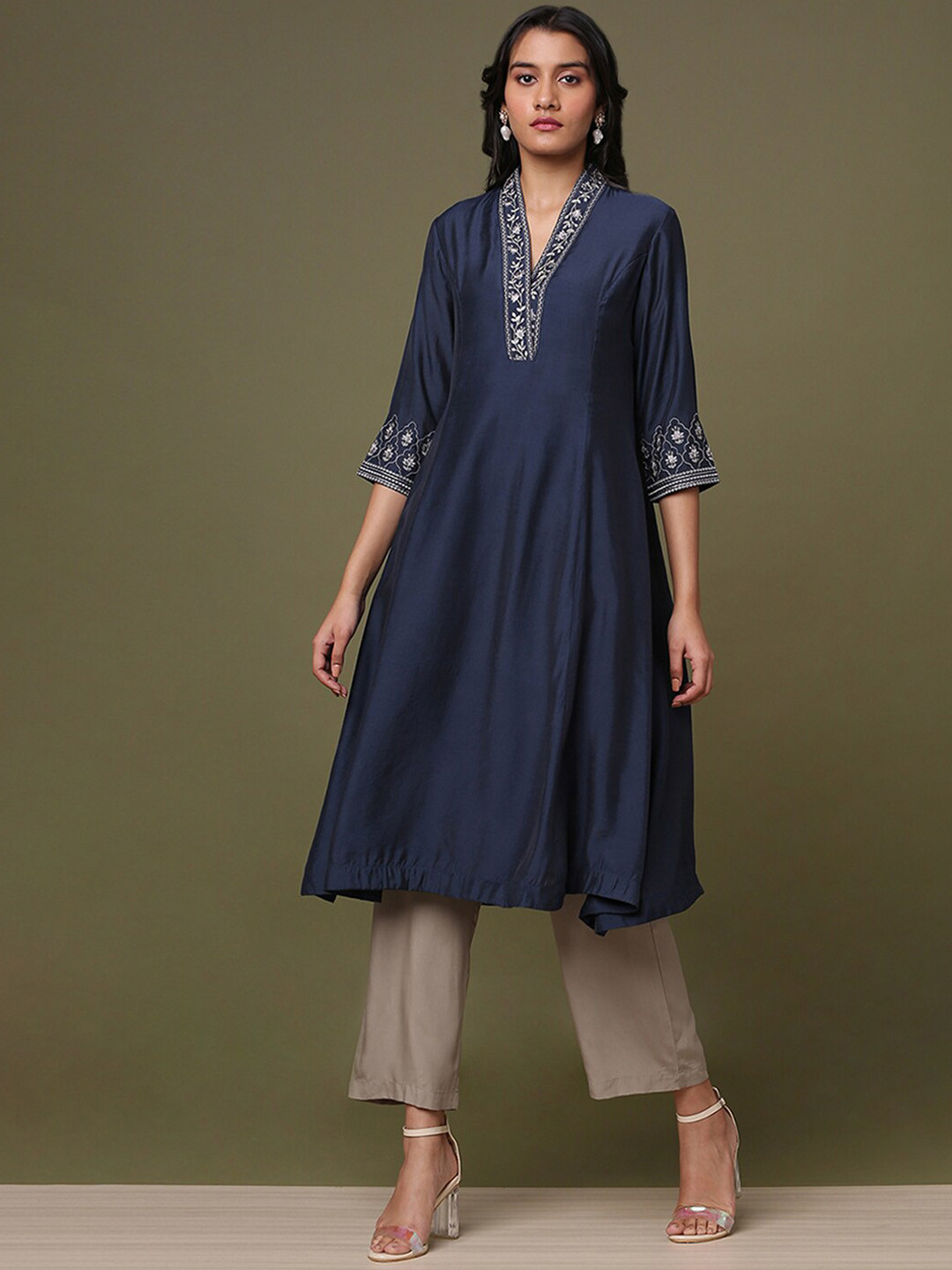 

Marigold Lane Embroidered Flared Sleeves Thread Work Chanderi Silk Anarkali Kurta, Navy blue