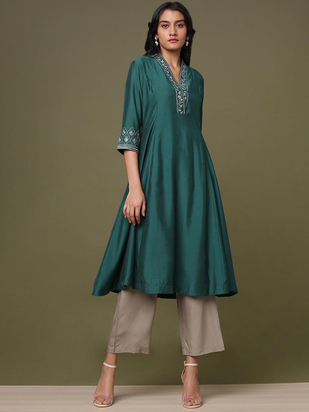 

Marigold Lane Women Embroidered Thread Work Chanderi Silk Kurta, Green