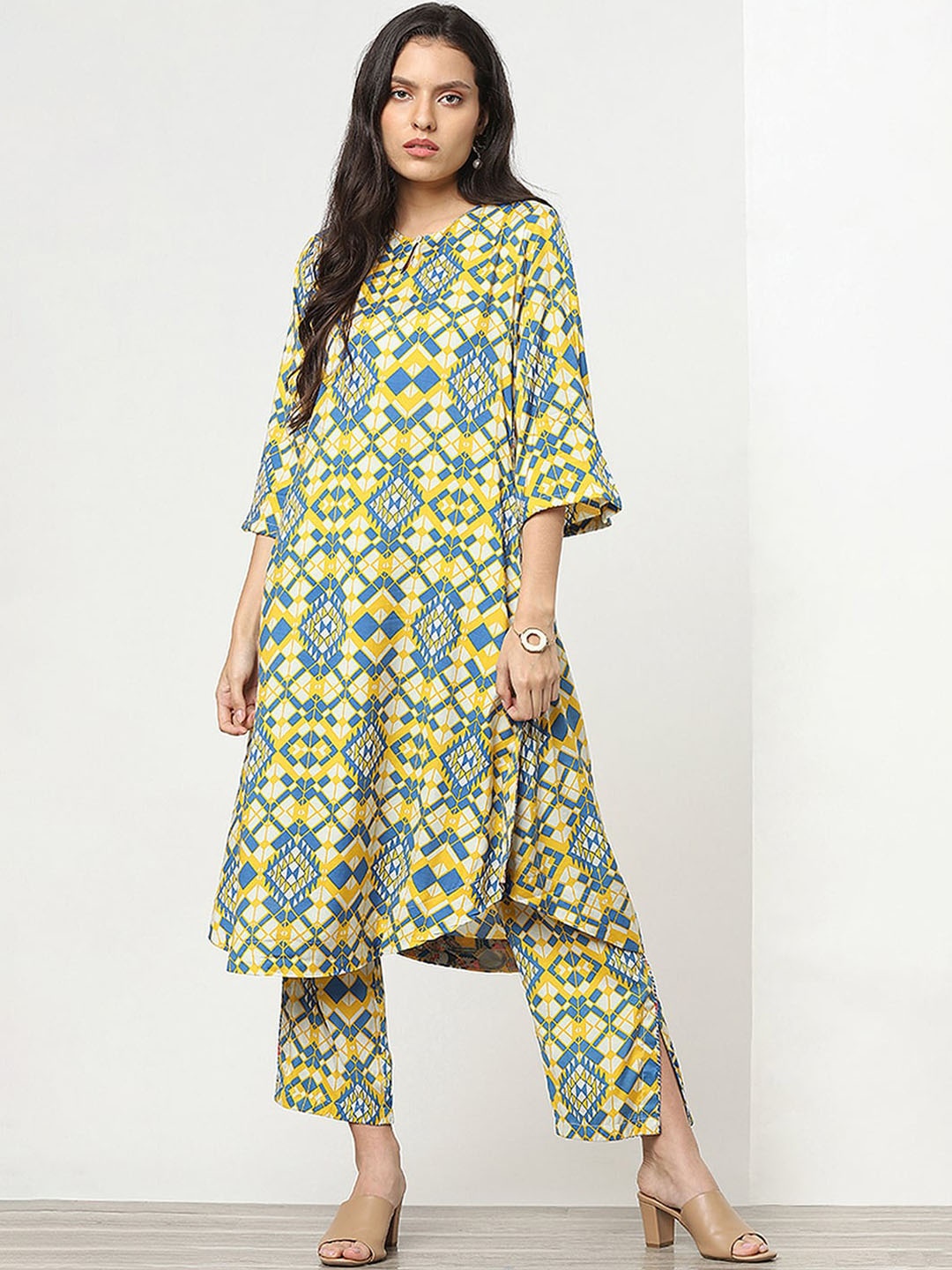 

Marigold Lane Geometric Printed Keyhole Neck Flared Sleeves Anarkali Kurta, Yellow