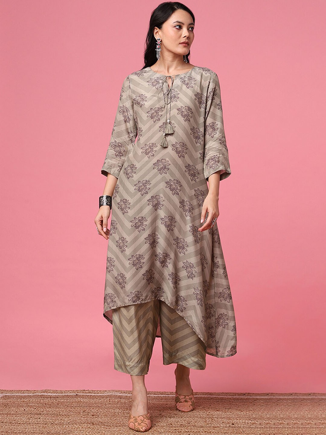 

Marigold Lane Floral Printed Tie-up Neck Asymmetric Hem A-Line Kurta, Green
