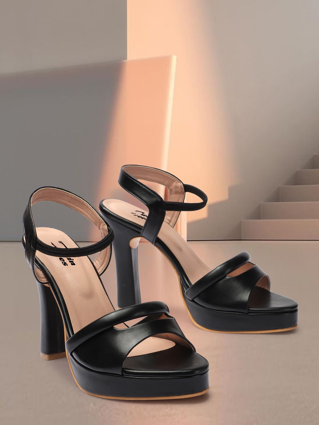 

TWIN TOES Open Toe Platform Heels, Black