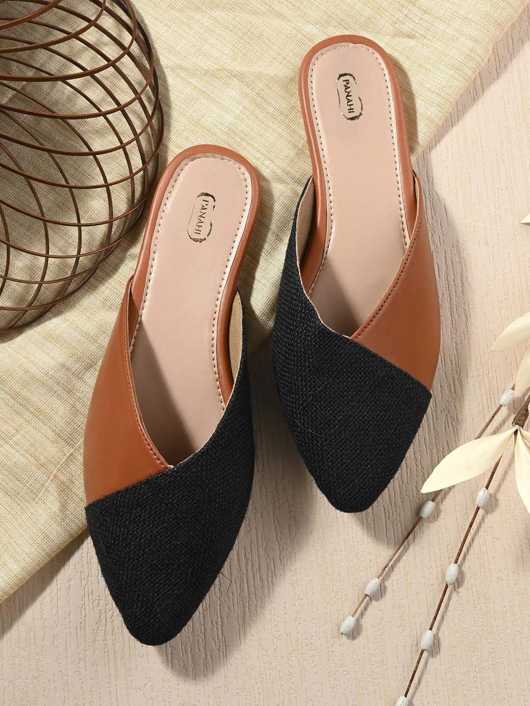 

PANAHI Women Pointed Toe Colourblocked Mules, Black