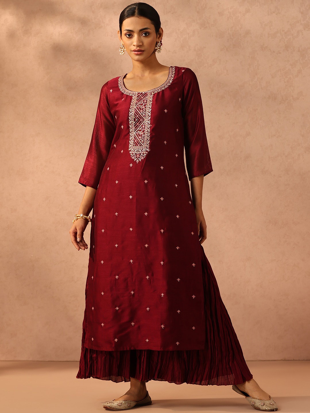 

Libas Floral Embroidered Sequinned Straight Kurta, Maroon