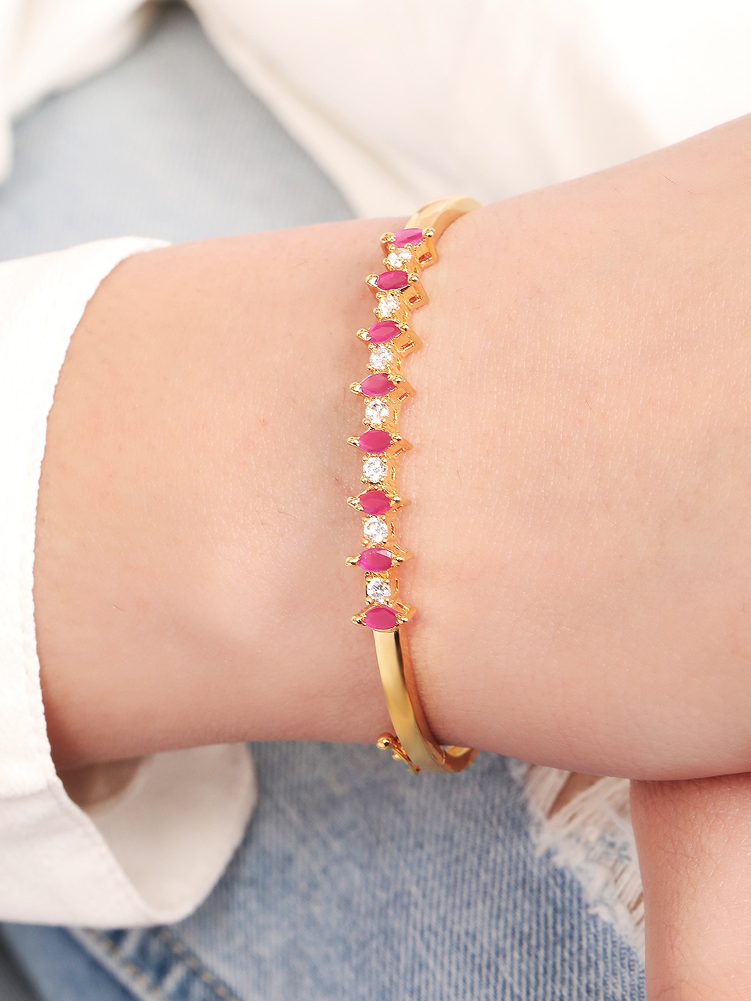 

Zavya Women 925 Pure Silver Cubic Zirconia Gold-Plated Cuff Bracelet