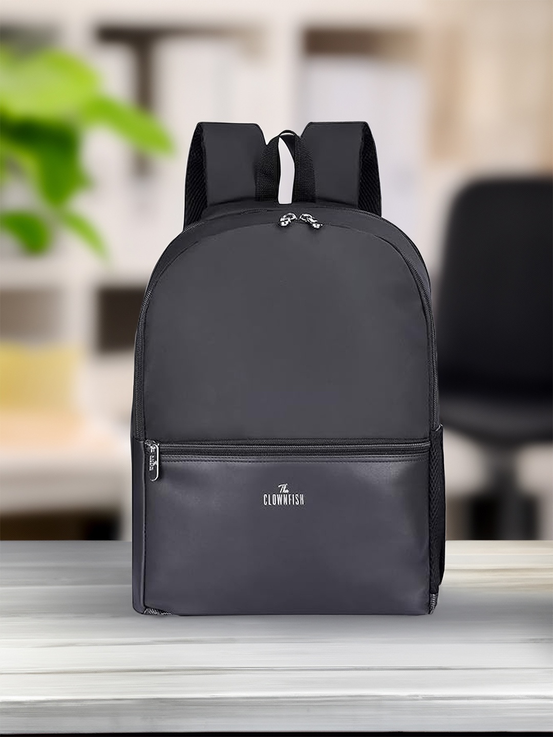

THE CLOWNFISH Outlander Padded Laptop Backpack, Black