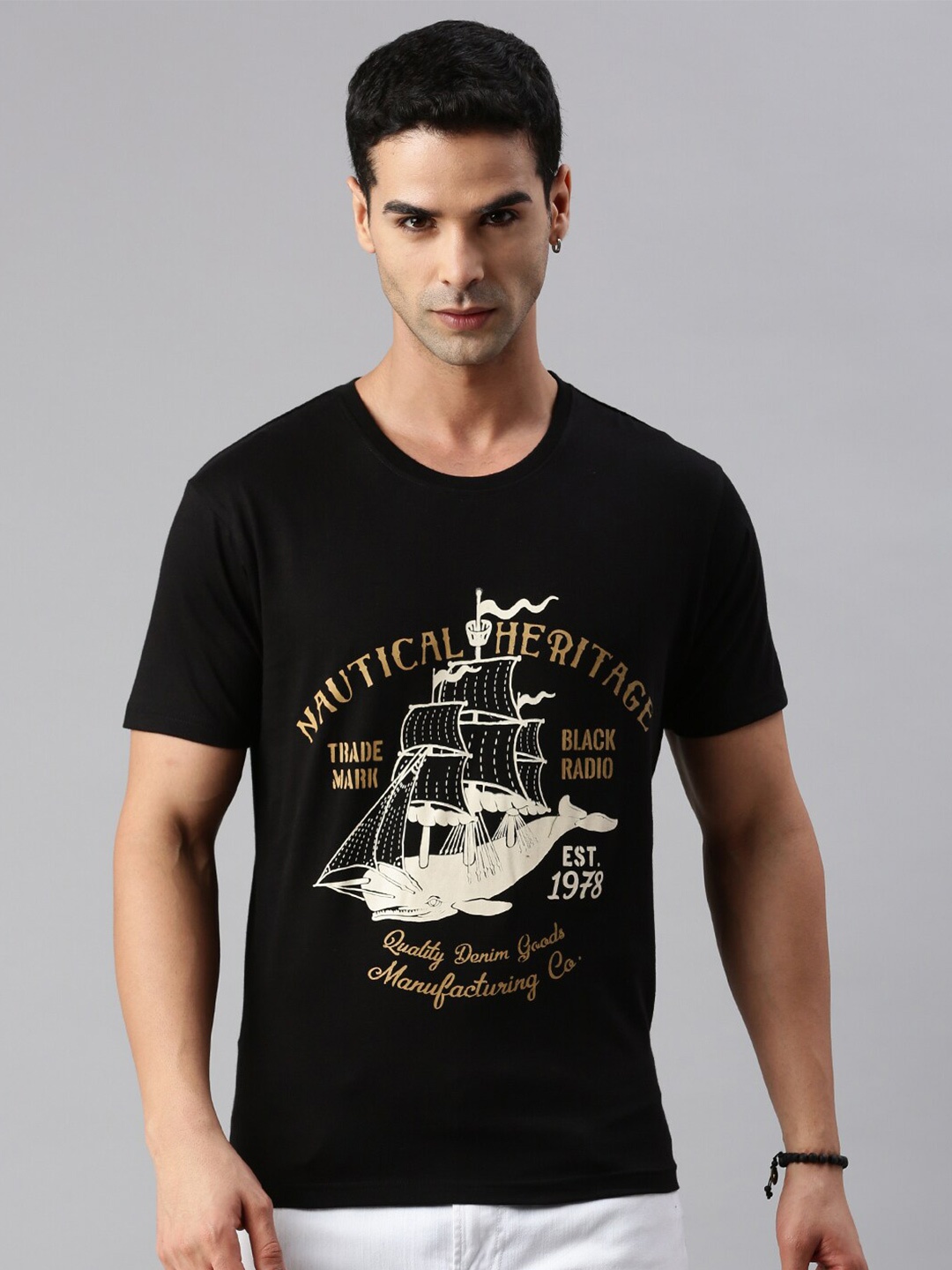 

BLACK RADIO Typography Printed Cotton T-shirt