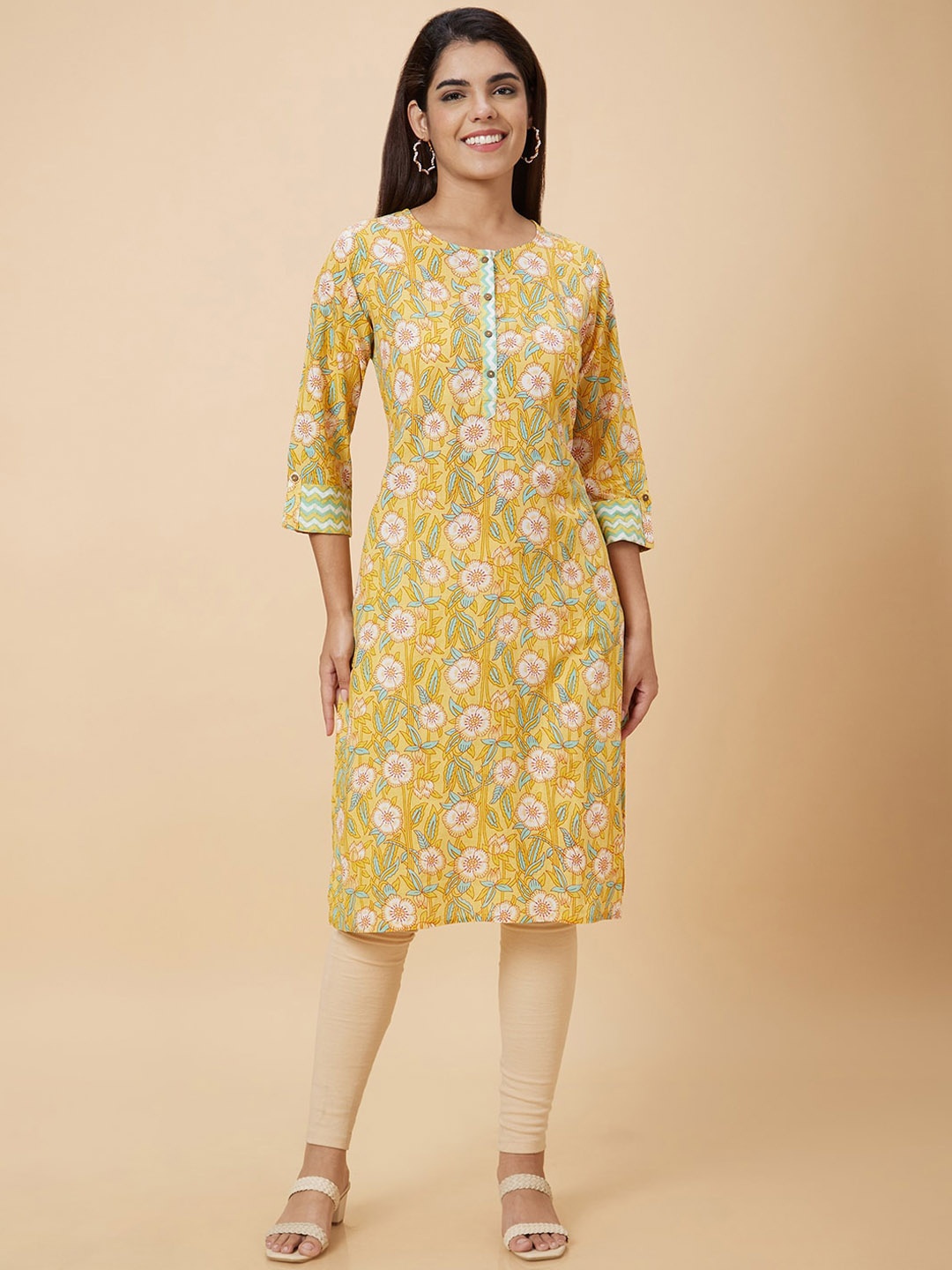 

Globus Yellow Floral Printed Pure Cotton Straight Kurta