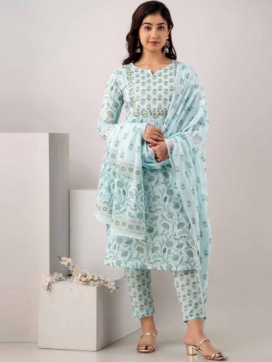 

Readiprint Fashions Floral Printed Pure Cotton Kurta With Trousers & Dupatta, Blue