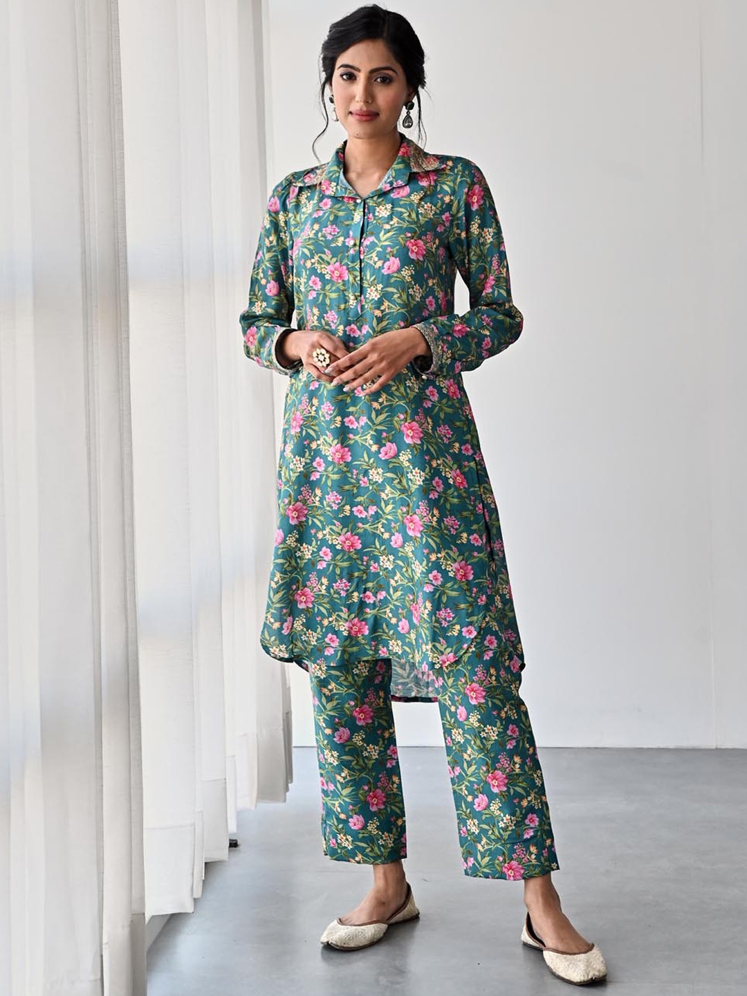 

Meena Bazaar Shirt Collar Floral Printed Straight Kurta With Trousers, Green