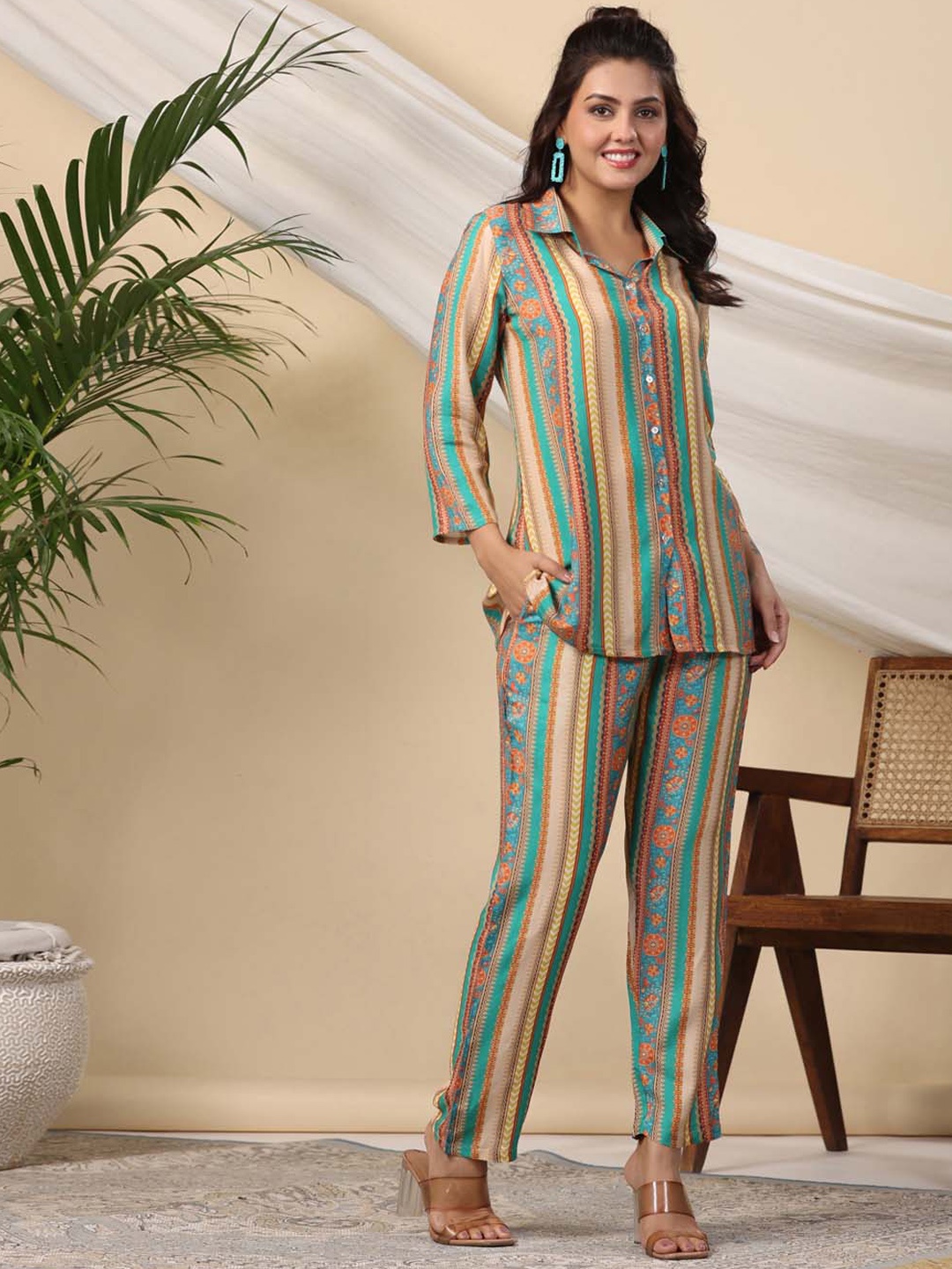

Meena Bazaar Ethnic Motifs Printed Top with Trousers, Green