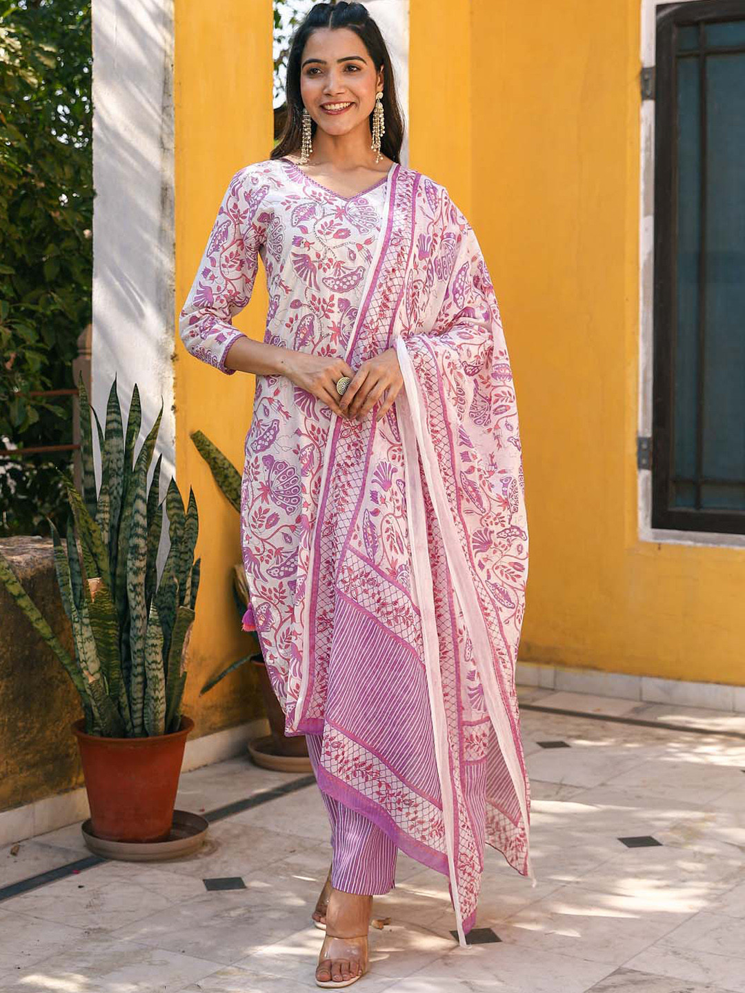

Meena Bazaar Floral Printed Kurta With Trousers & Dupatta, Cream