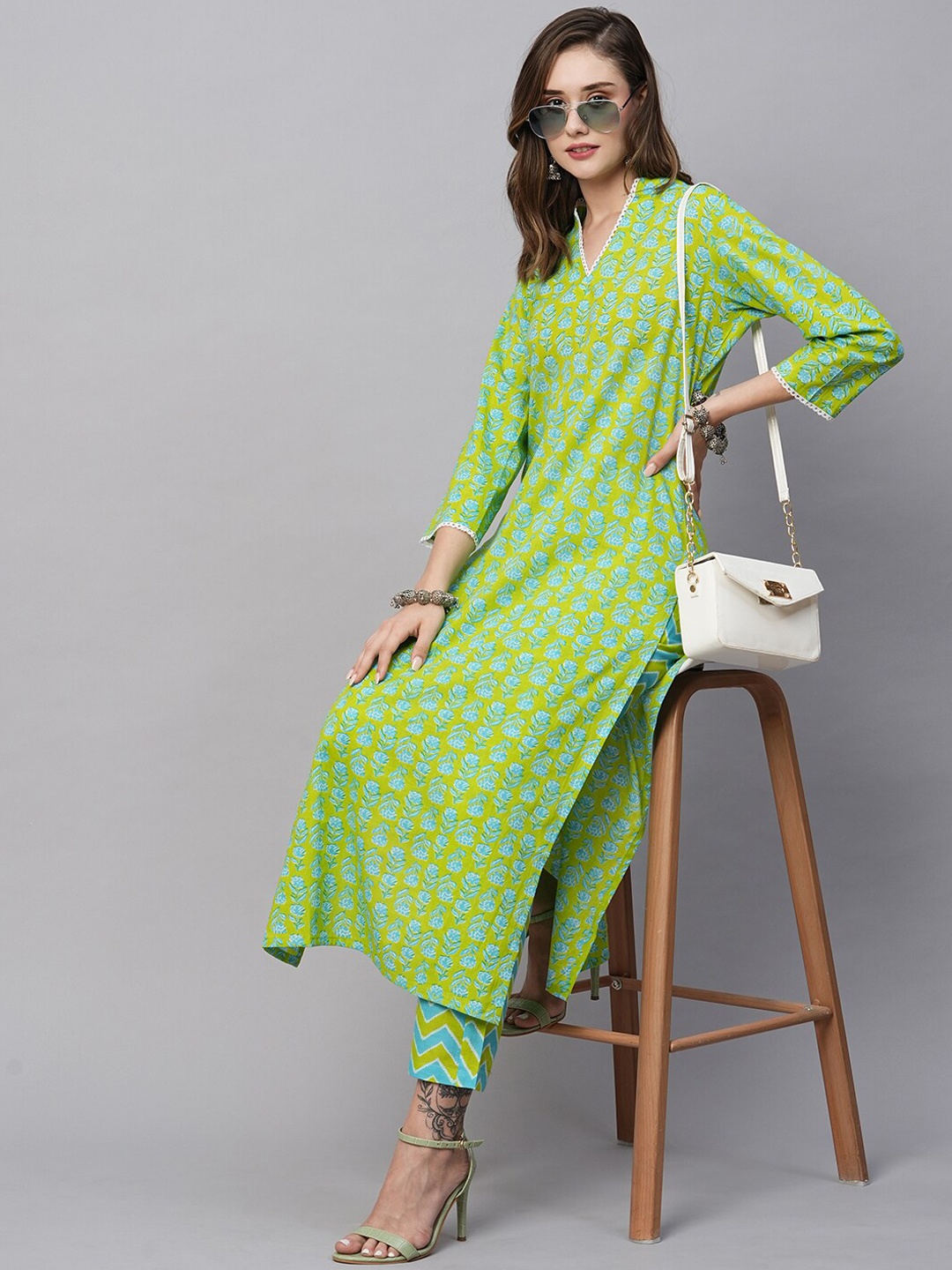 

KALINI Women Ethnic Motifs Printed V-Neck Straight Kurta with Trousers, Green