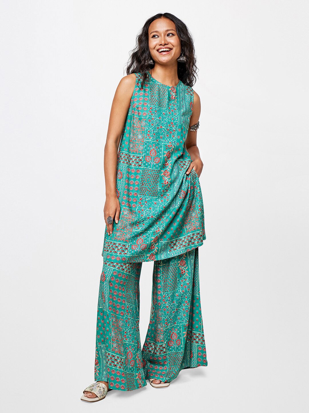 

Global Desi Floral Printed A-line Kurta & Palazzo Set, Teal