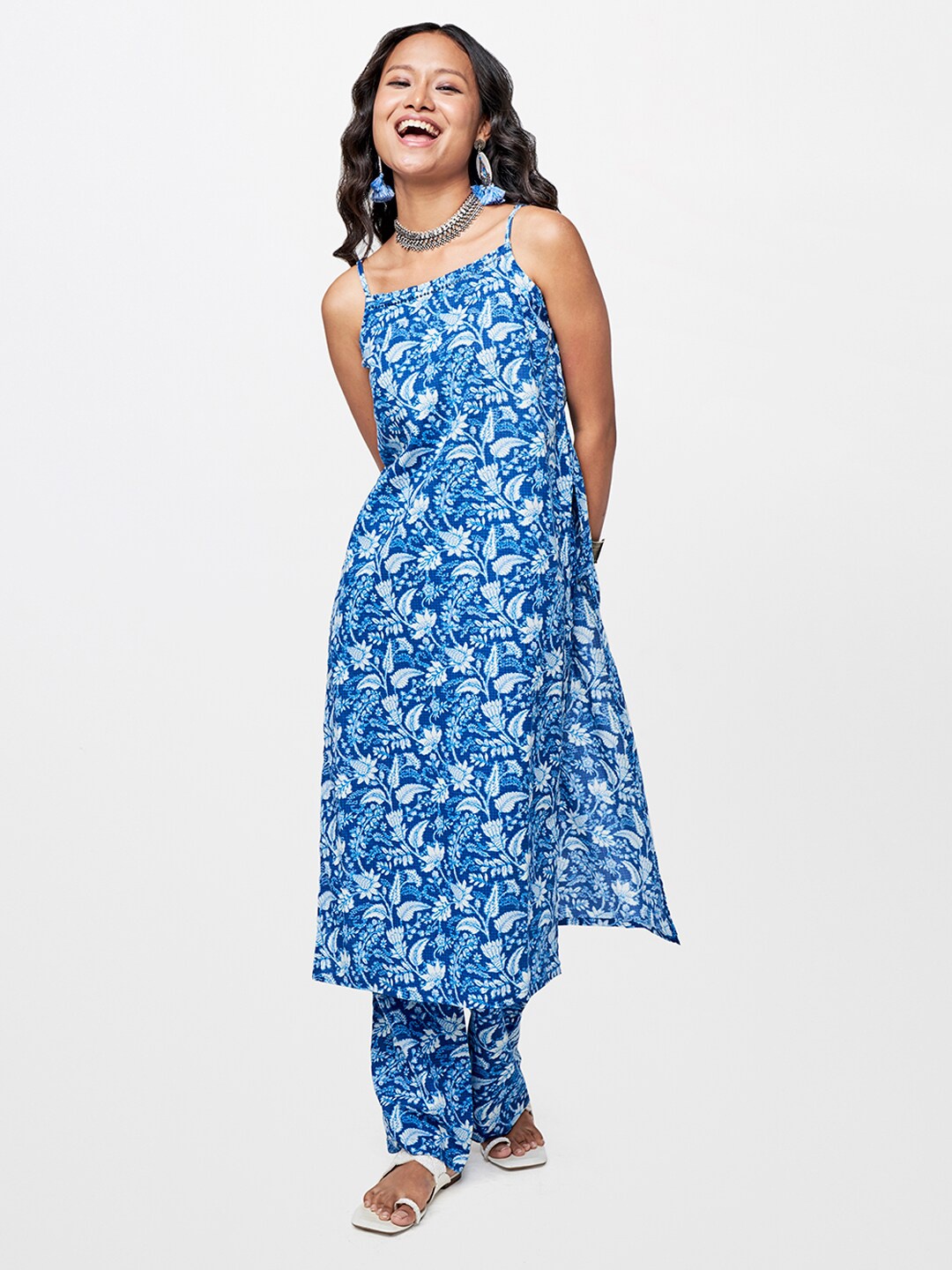 

Global Desi Floral Printed Sleeveless Sequined Pure Cotton Straight Kurta, Blue