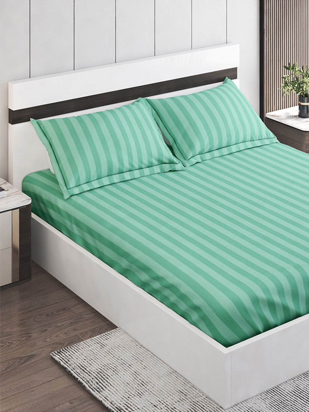 

Home Centre Pacific Juniper Green Striped 144 TC Queen Bedsheet With 2 Pillow Covers