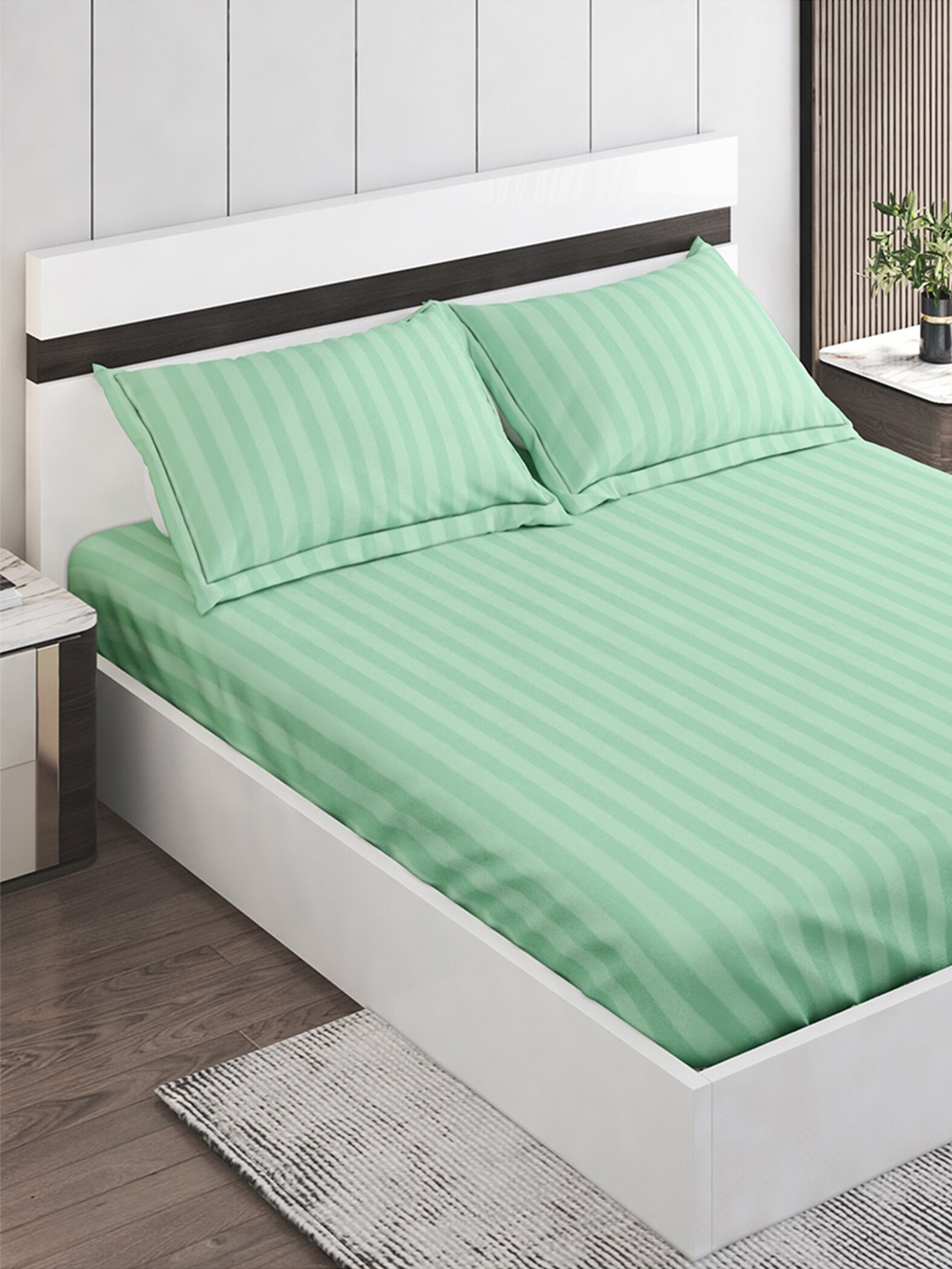 

Home Centre Pacific Juniper Green Striped 144 TC Queen Bedsheet With 2 Pillow Covers