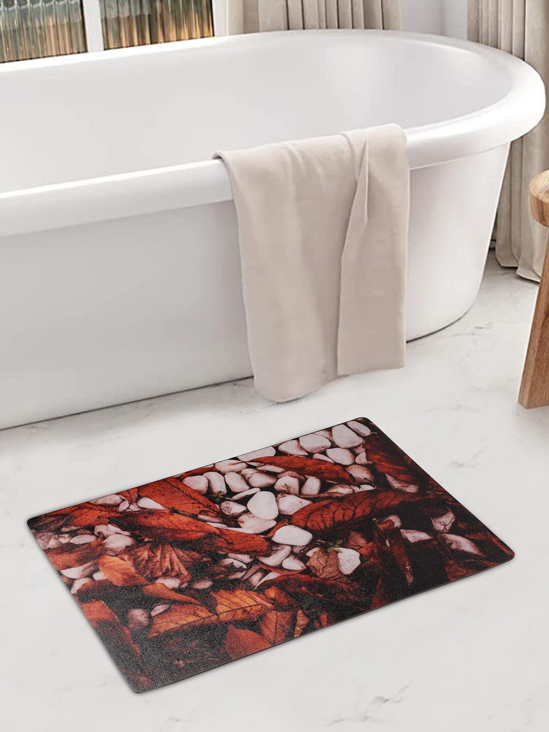 

FABINALIV Maroon & Black Abstract Print Rubber Bath Mat
