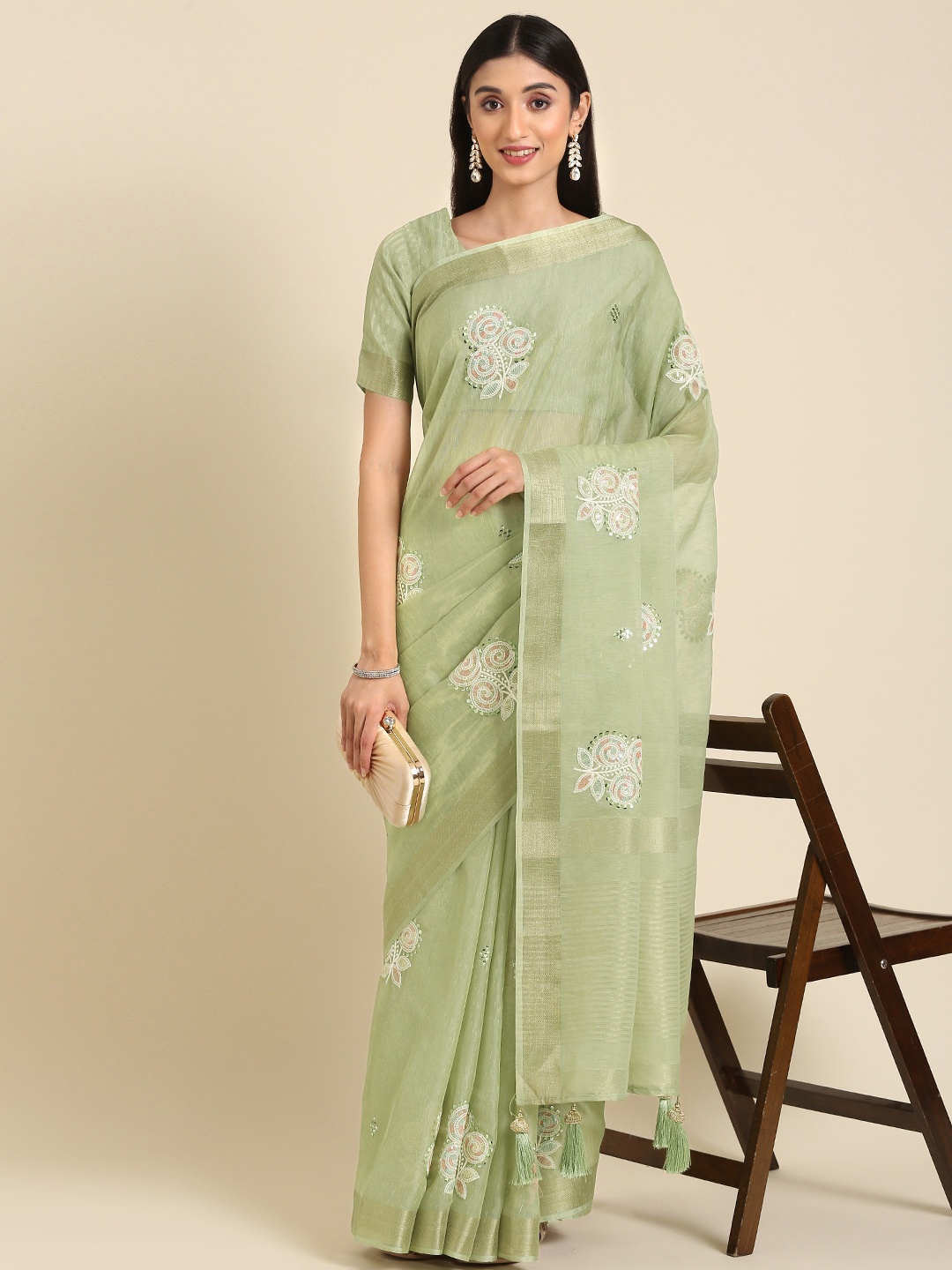 

Anouk Floral Embroidered Sequinned Saree, Green