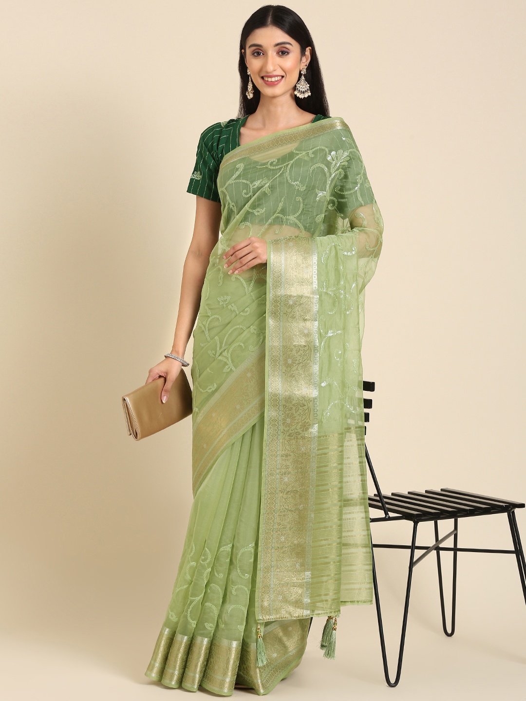 

Anouk Floral Embroidered Sequinned Organza Saree, Green